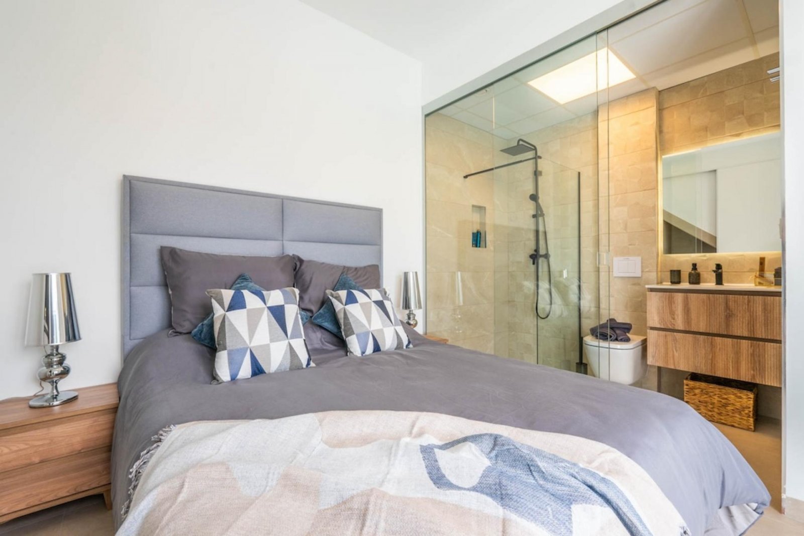 <p>Villa provided with 3 Bedrooms and 2 Bathrooms, private swimming pool and parking space on own plot. </p><p>Luxury bungalows with beautiful moun...