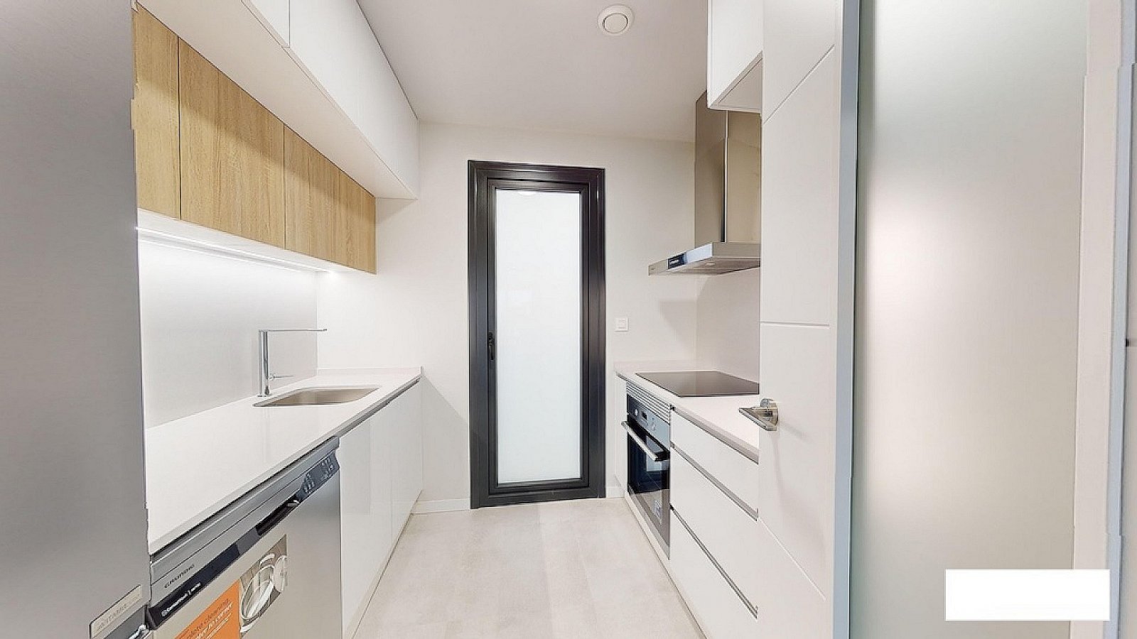 <p>Apartment with terrace provided with 3 Bedrooms and 2 Bathrooms, communal swimming pool and underground parking space with storage room. </p>