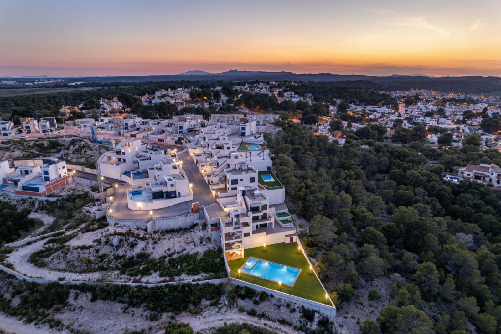 San Miguel de Salinas: <p>Apartments - solarium provided with 2 Bedrooms and 2 Bathrooms, private swimming pool and private parking space within domain. </p><p>Choice bet... 