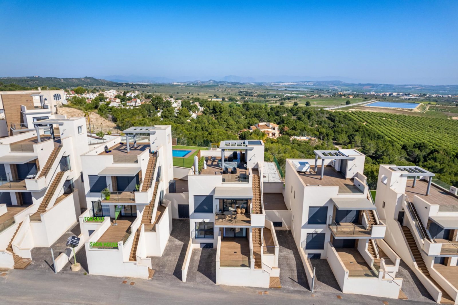 <p>Apartments - solarium provided with 2 Bedrooms and 2 Bathrooms, private swimming pool and private parking space within domain. </p><p>Choice bet...