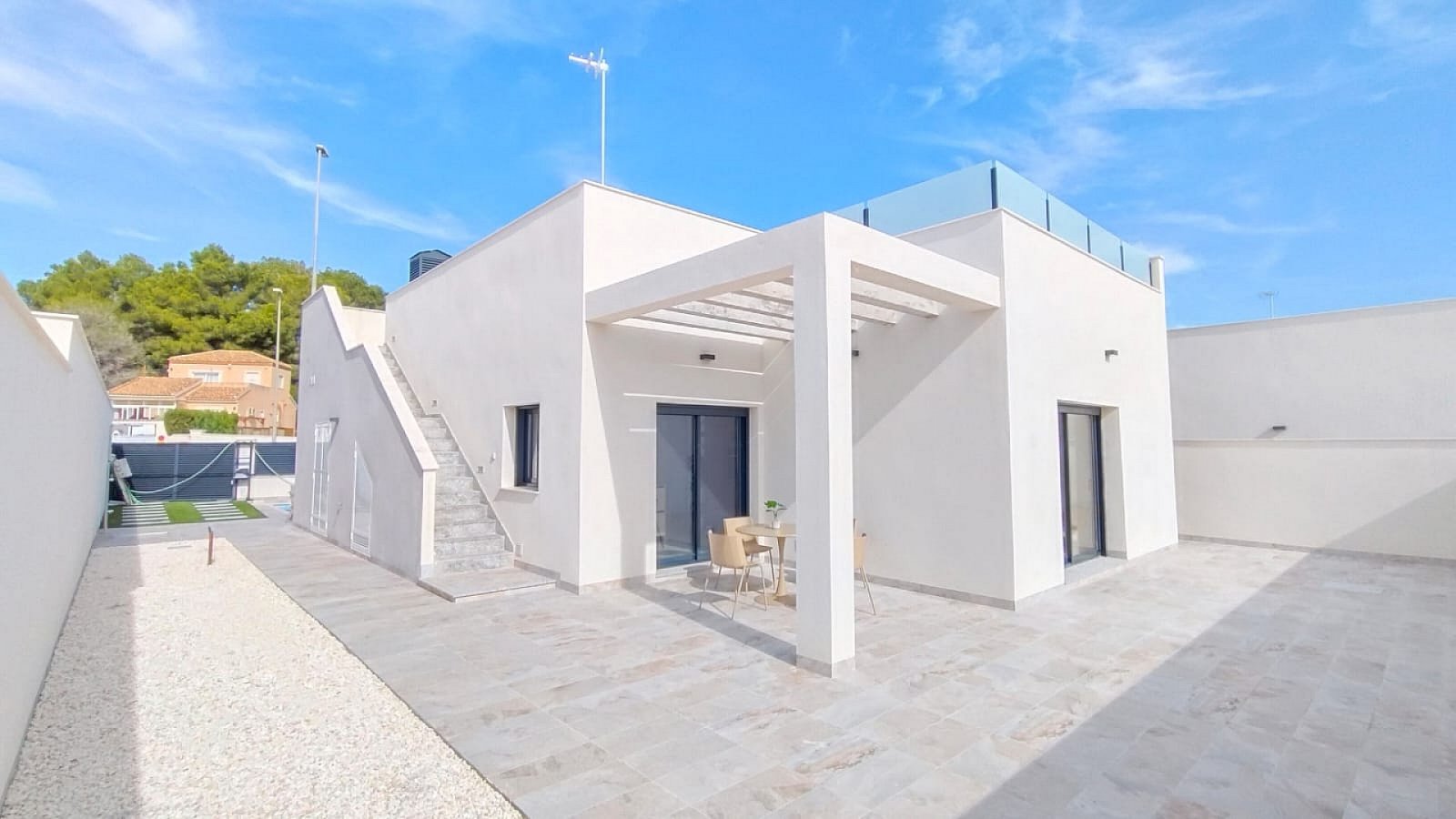 <p>Villa provided with 3 Bedrooms and 2 Bathrooms, private swimming pool and parking space on own plot. </p><p>A small complex of only 5 villas, bu...
