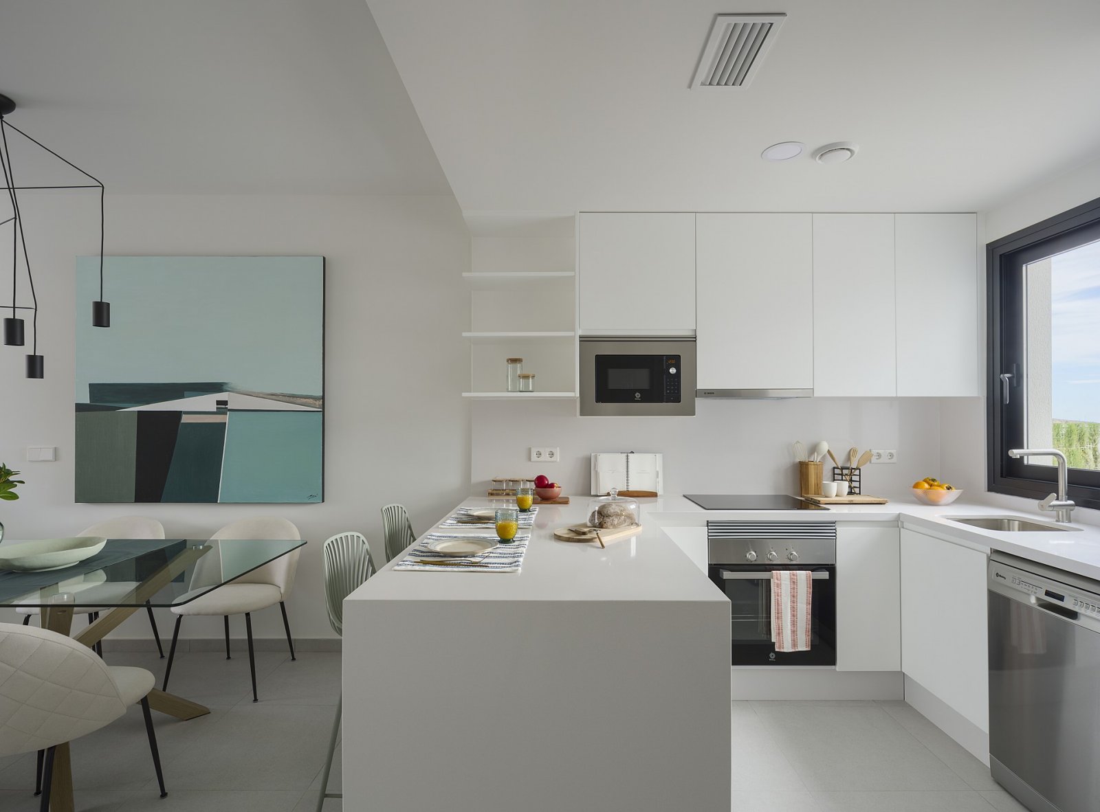 <p>Villa provided with 2 Bedrooms and 2 Bathrooms, communal swimming pool and private parking space within domain. </p>