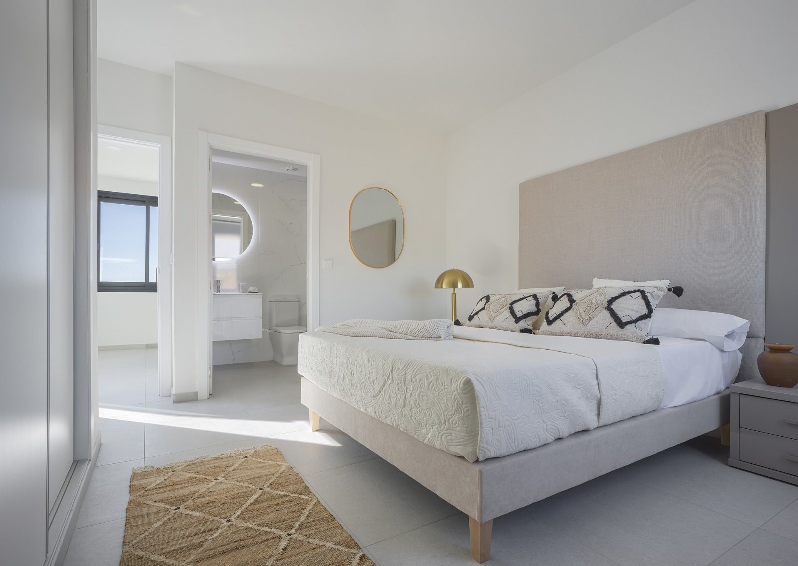 <p>Villa provided with 2 Bedrooms and 2 Bathrooms, communal swimming pool and private parking space within domain. </p>
