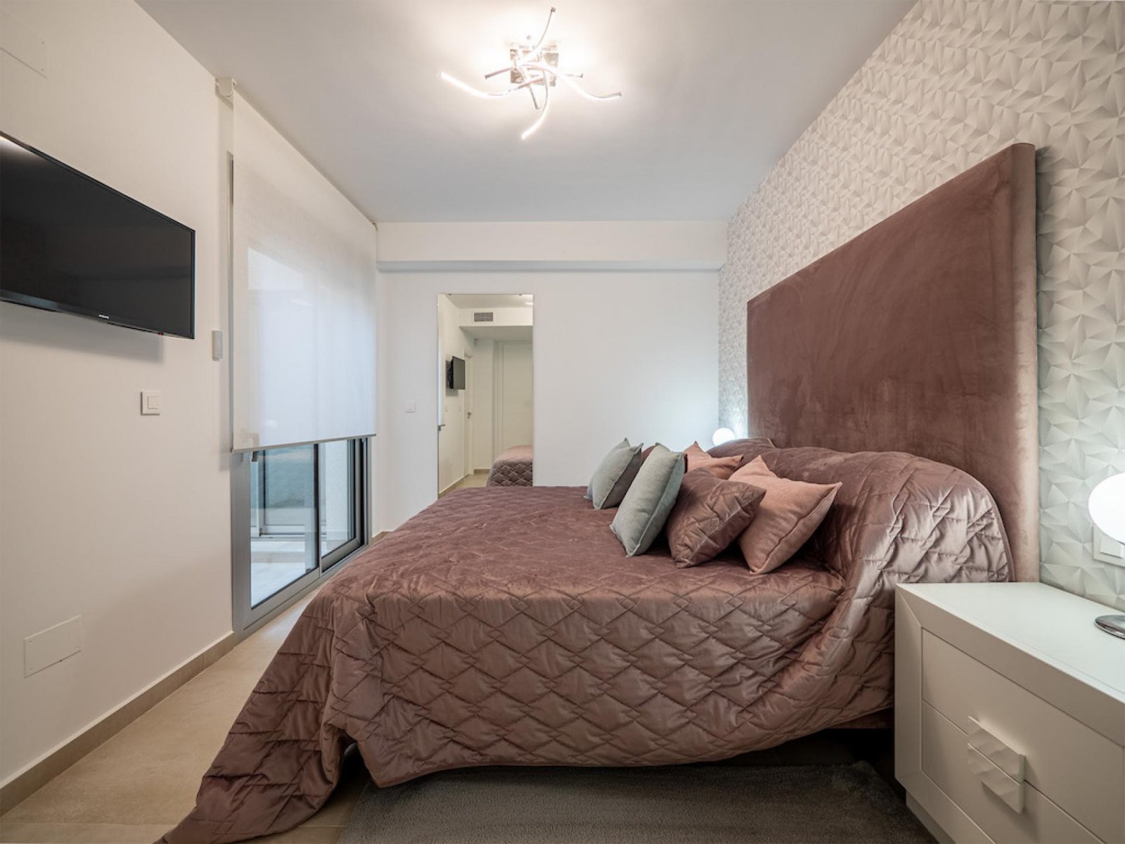 <p>Villa provided with 4 Bedrooms and 3 Bathrooms, private swimming pool and parking space on own plot. </p><p>Discover these luxury villas with br...