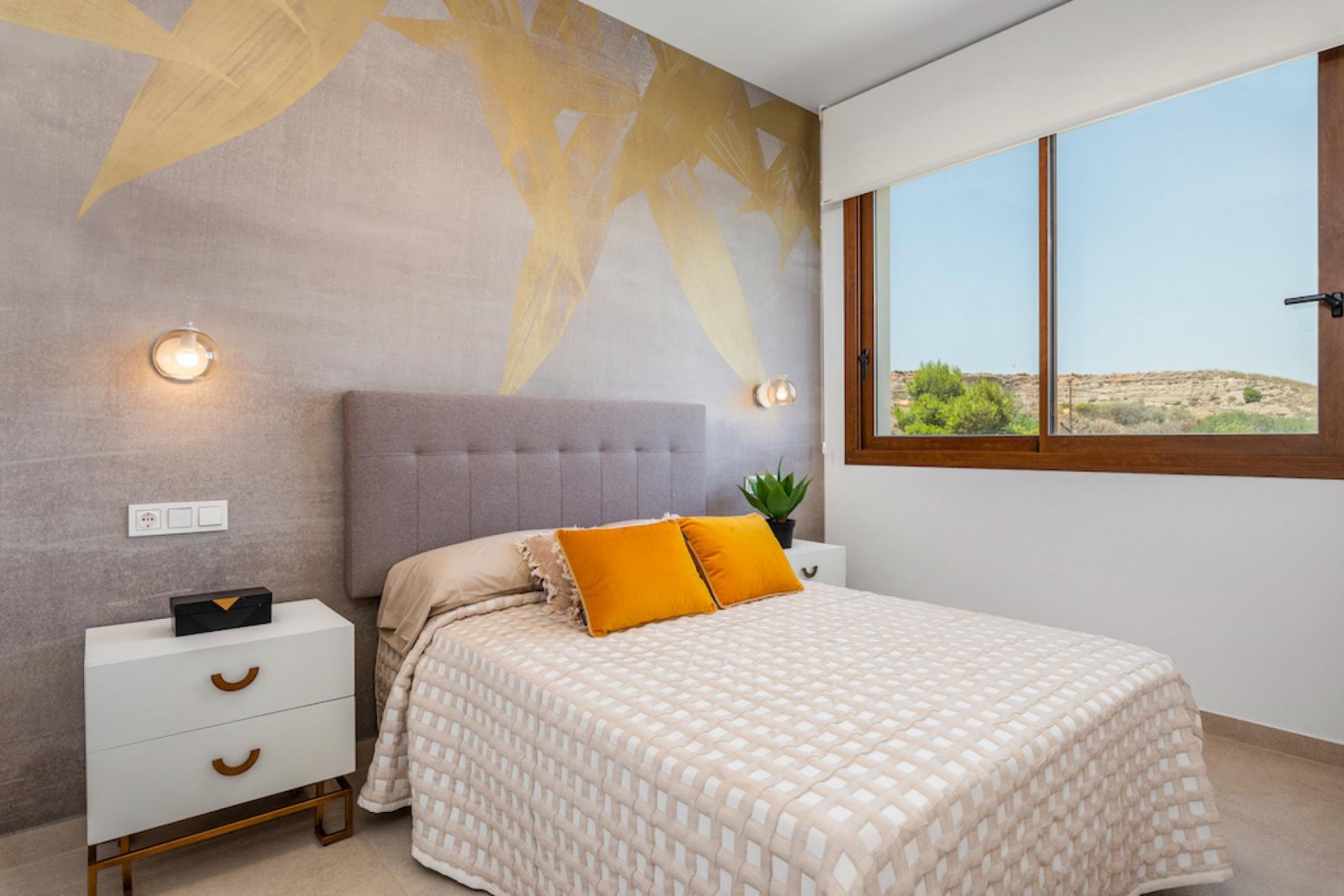 <p>Villa provided with 3 Bedrooms and 3 Bathrooms, private swimming pool and parking space on own plot. </p><p>Beautiful two-storey villa located j...