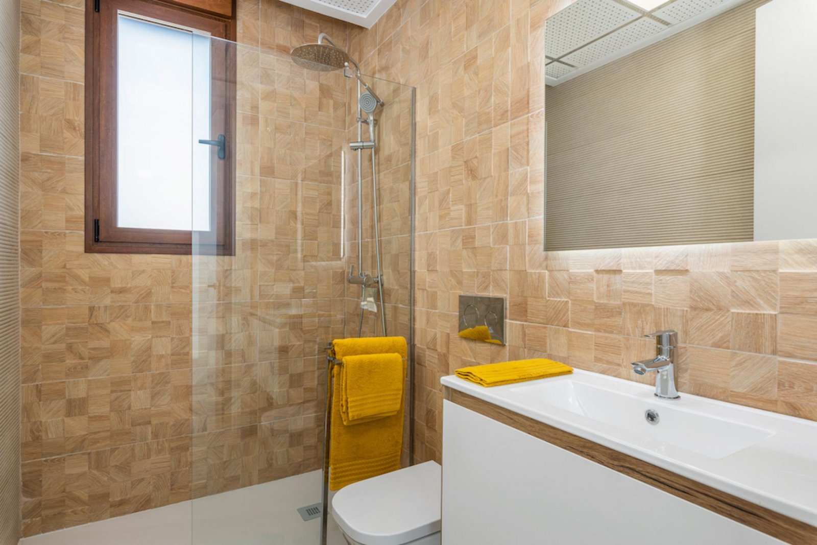 <p>Villa provided with 3 Bedrooms and 3 Bathrooms, private swimming pool and parking space on own plot. </p><p>Beautiful two-storey villa located j...