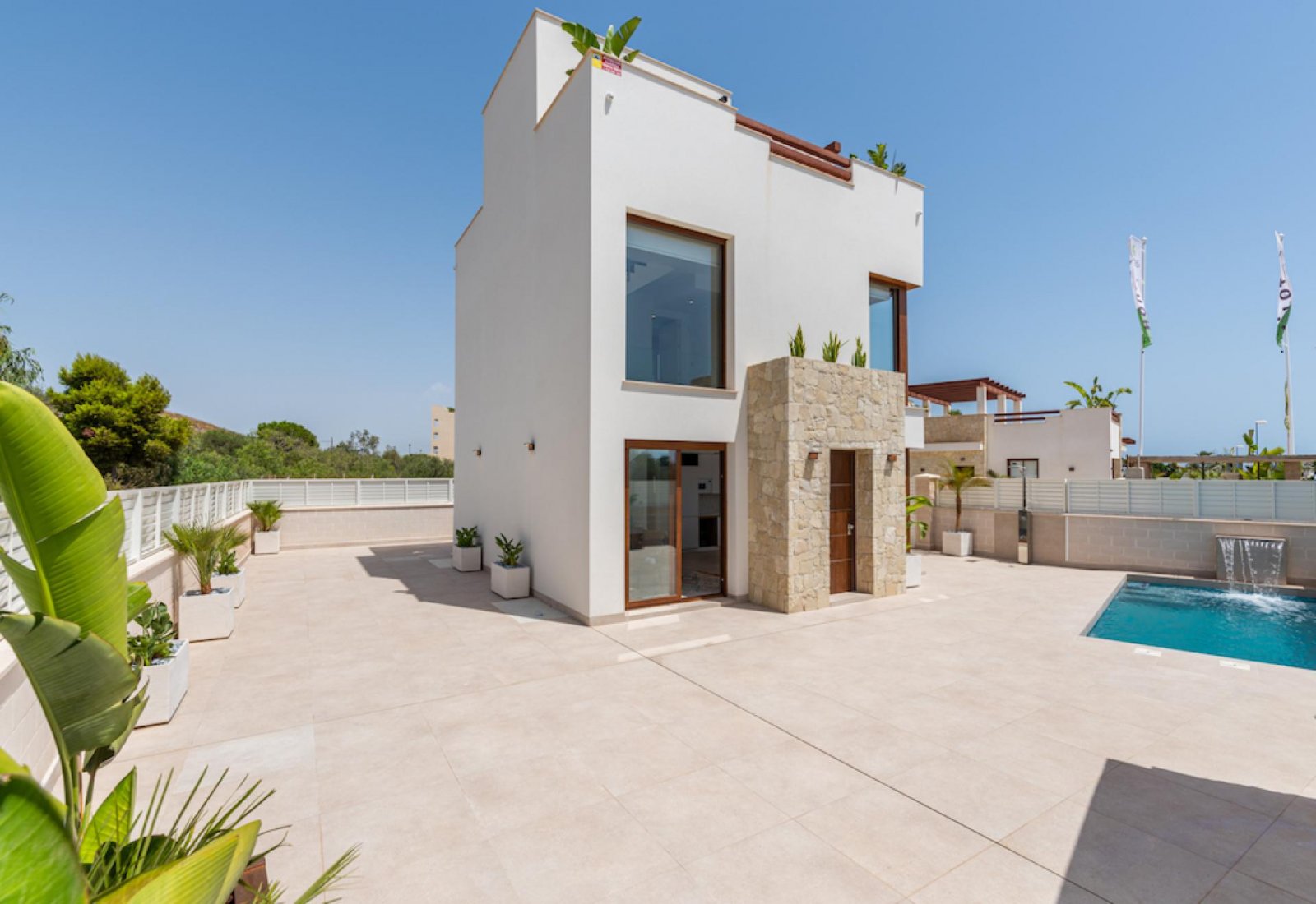<p>Villa provided with 3 Bedrooms and 3 Bathrooms, private swimming pool and parking space on own plot. </p><p>Beautiful two-storey villa located j...