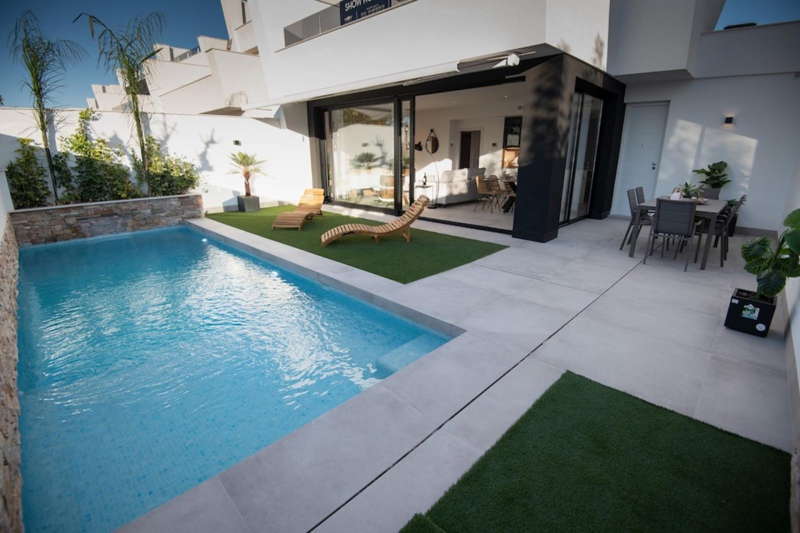 <p>Villa provided with 3 Bedrooms and 3 Bathrooms, private swimming pool and private garage. </p><p>Discover these elegant 3-bedroom, 3-bathroom de...