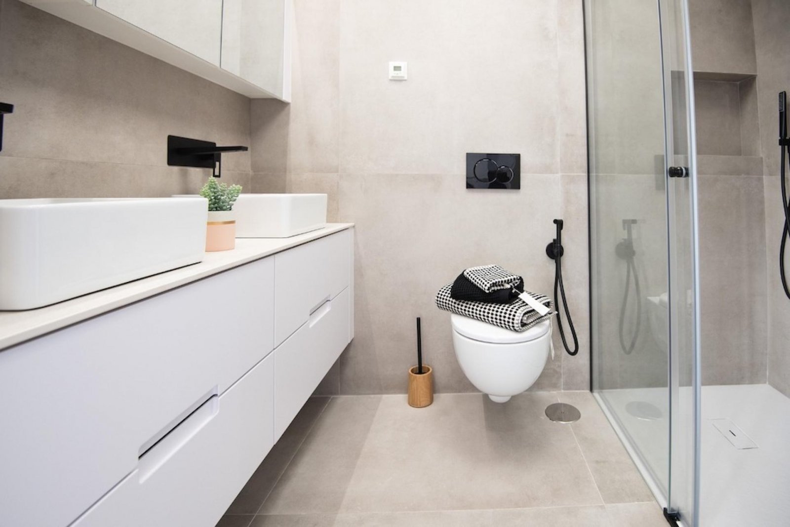 <p>Villa provided with 3 Bedrooms and 3 Bathrooms, private swimming pool and private garage. </p><p>Discover these elegant 3-bedroom, 3-bathroom de...