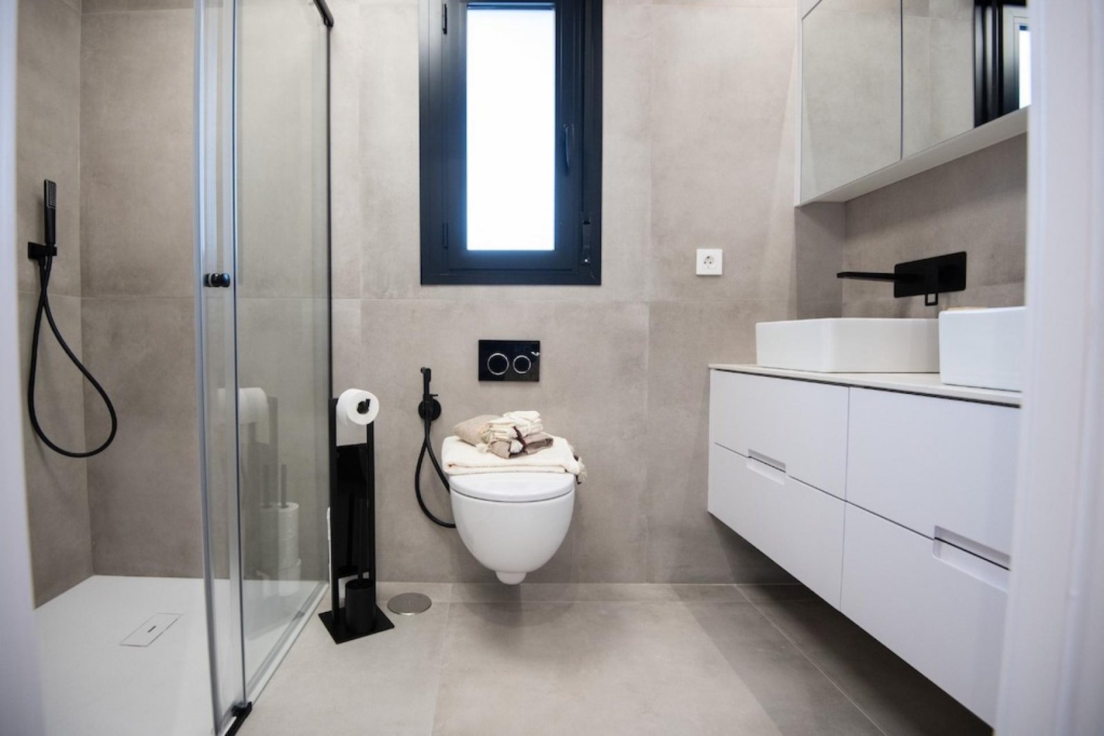 <p>Villa provided with 3 Bedrooms and 3 Bathrooms, private swimming pool and private garage. </p><p>Discover these elegant 3-bedroom, 3-bathroom de...