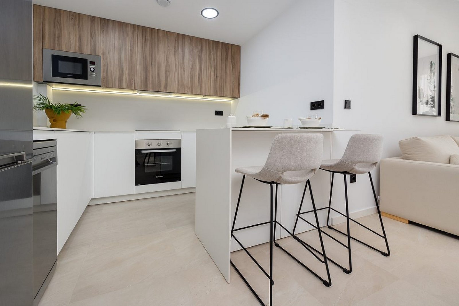 <p>Apartment with garden provided with 2 Bedrooms and 2 Bathrooms, communal swimming pool and underground parking space. </p><p>A total of 240 cont...