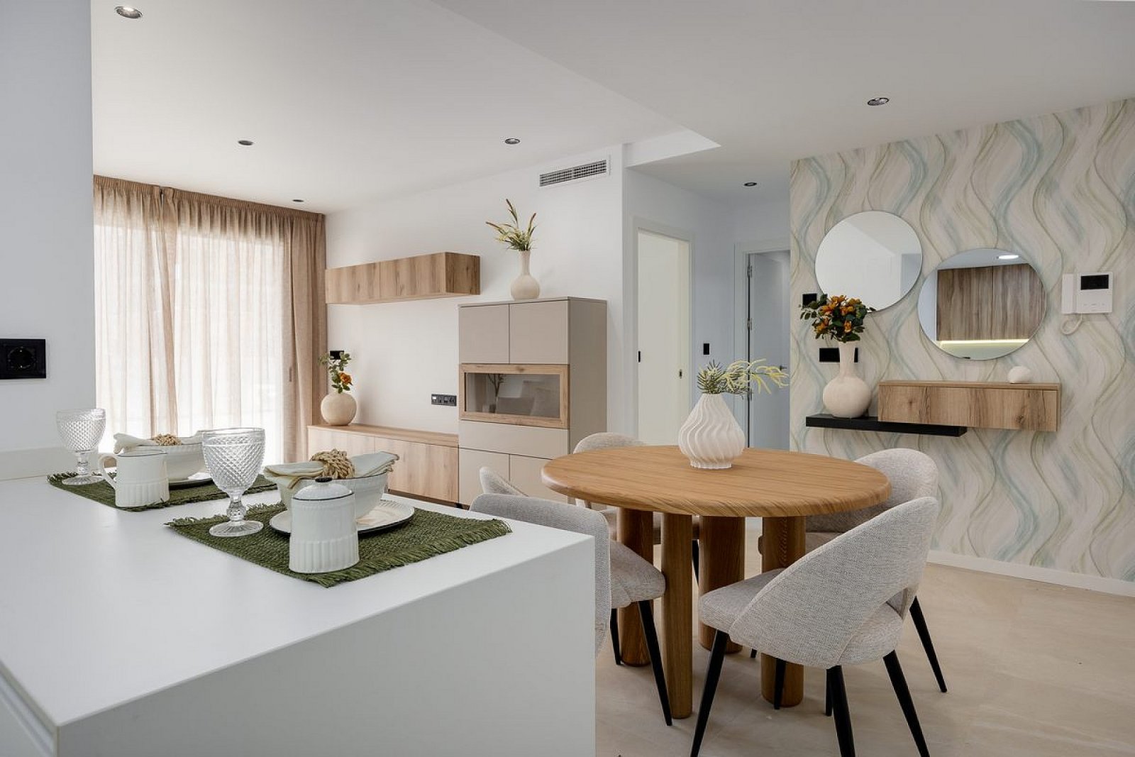 <p>Apartment with garden provided with 2 Bedrooms and 2 Bathrooms, communal swimming pool and underground parking space. </p><p>A total of 240 cont...