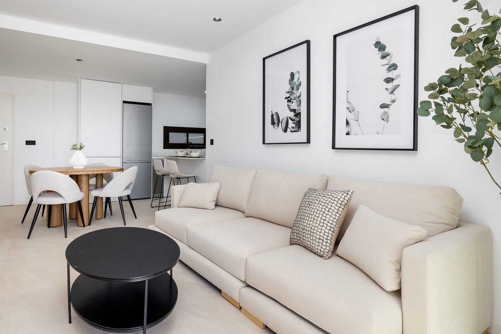 <p>Apartment with garden provided with 2 Bedrooms and 2 Bathrooms, communal swimming pool and underground parking space. </p><p>A total of 240 cont...