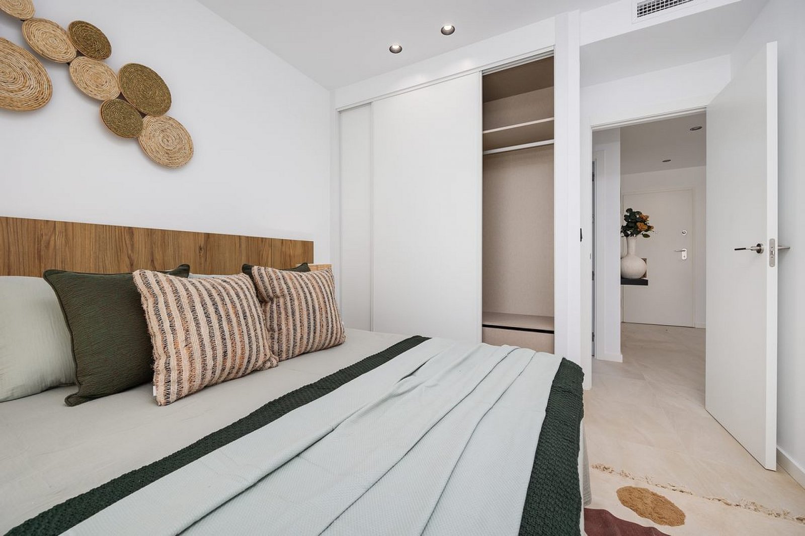 <p>Apartment with garden provided with 2 Bedrooms and 2 Bathrooms, communal swimming pool and underground parking space. </p><p>A total of 240 cont...