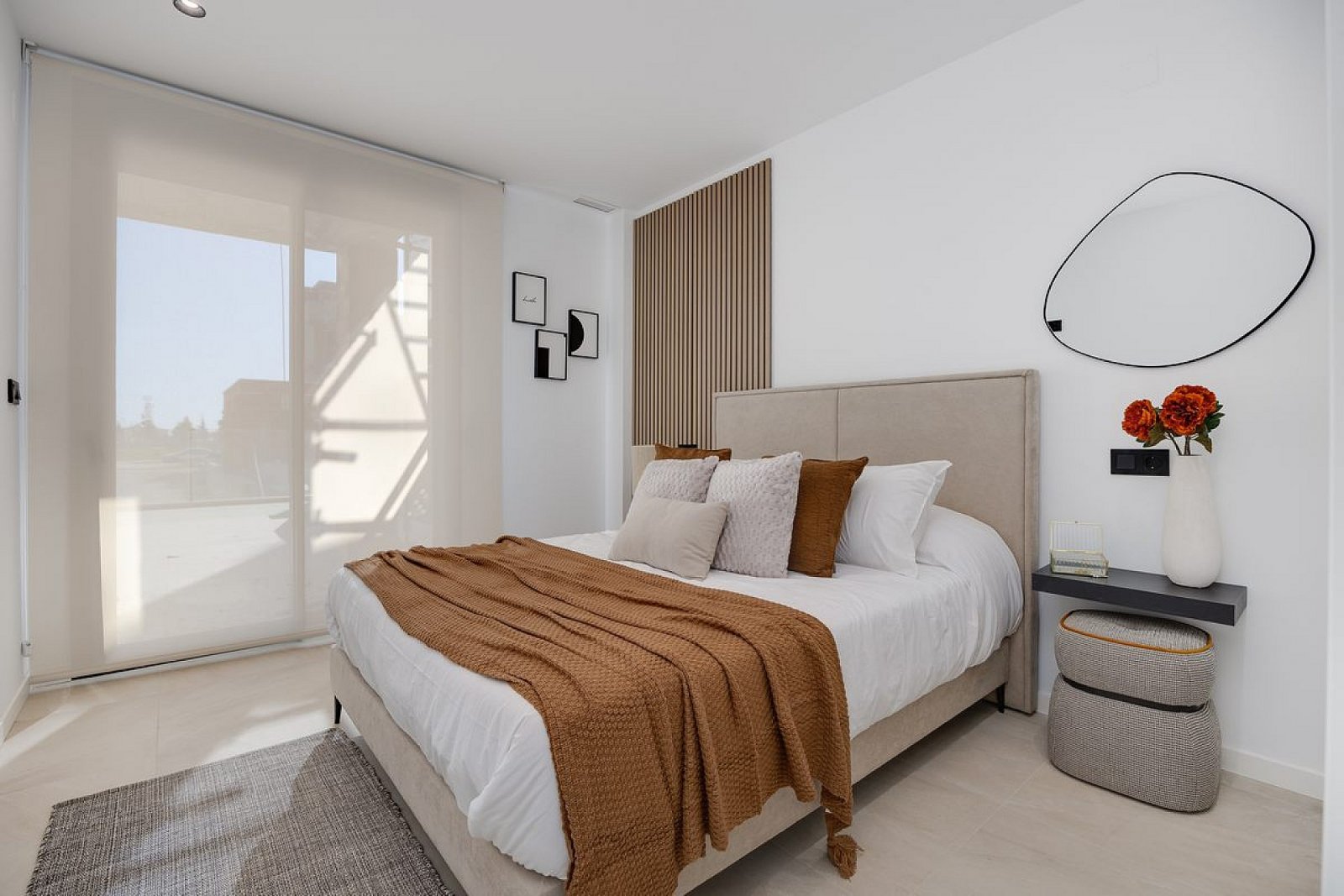 <p>Apartment with garden provided with 2 Bedrooms and 2 Bathrooms, communal swimming pool and underground parking space. </p><p>A total of 240 cont...