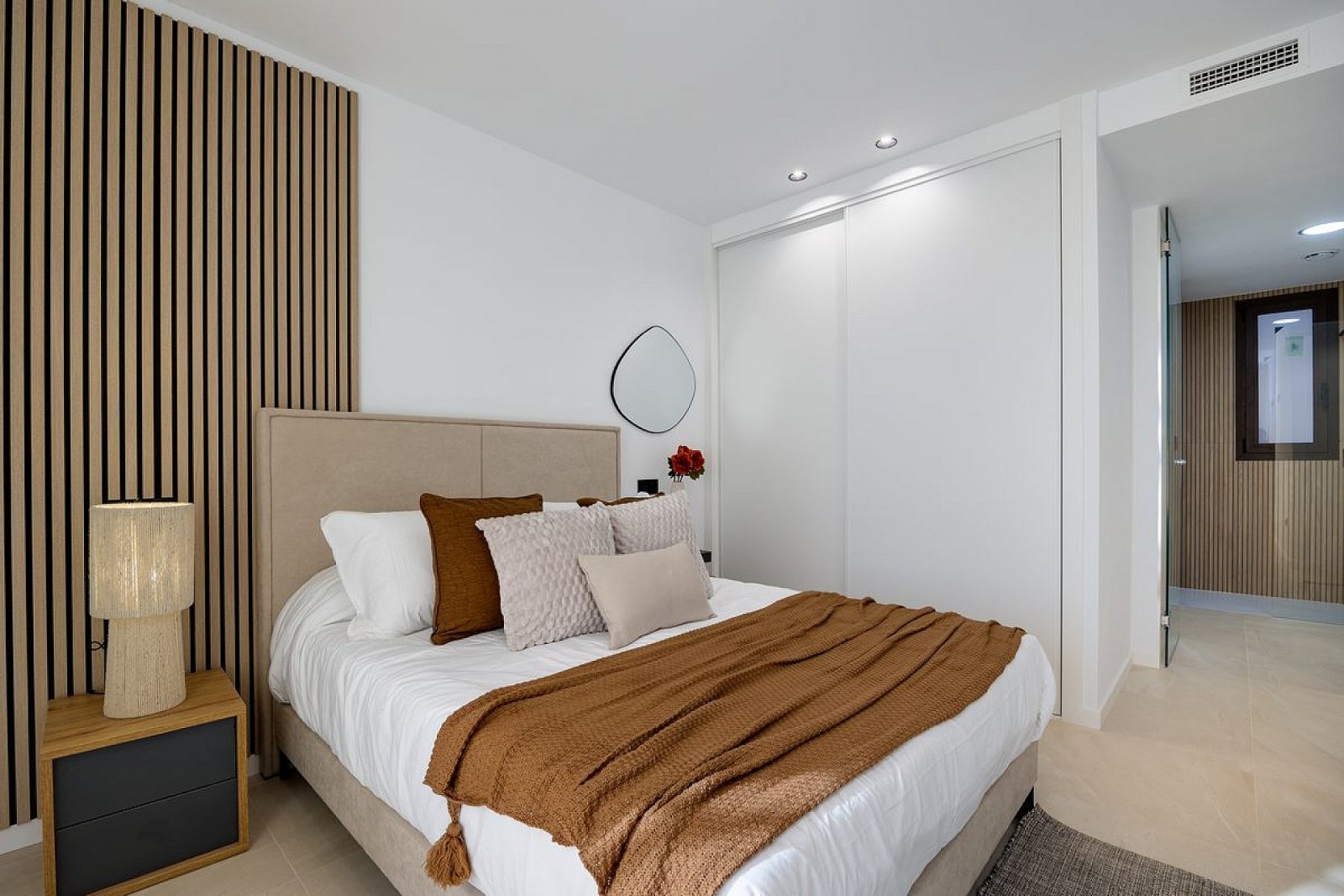 <p>Apartment with garden provided with 2 Bedrooms and 2 Bathrooms, communal swimming pool and underground parking space. </p><p>A total of 240 cont...