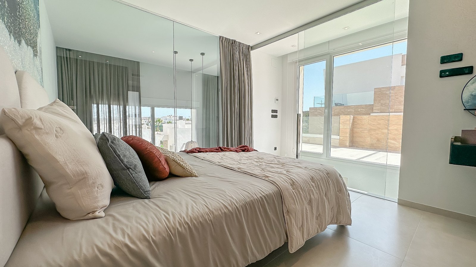 <p>Villa with basement provided with 3 Bedrooms and 2 Bathrooms, private swimming pool and parking space on own plot. </p><p>Semi-detached villas w...