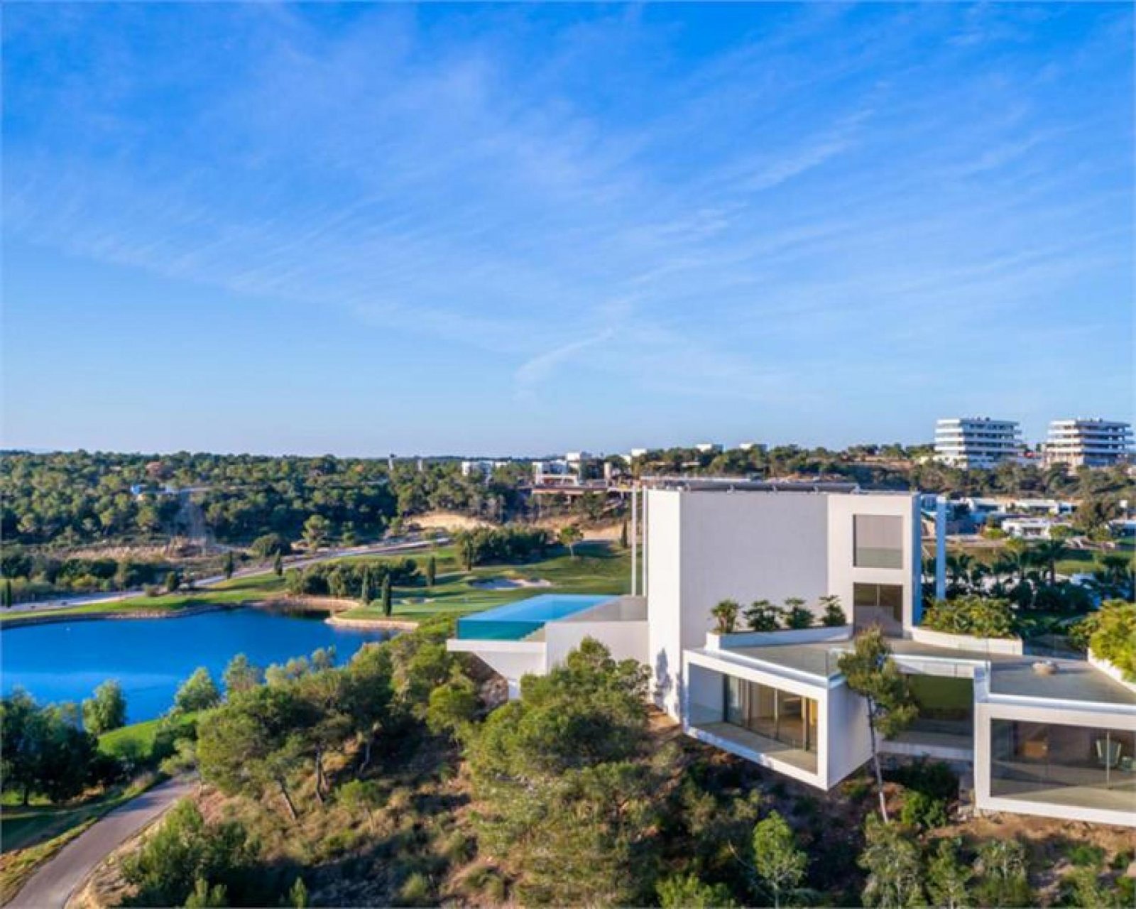 Elegante Villa mit 3 Schlafzimmern und Pool