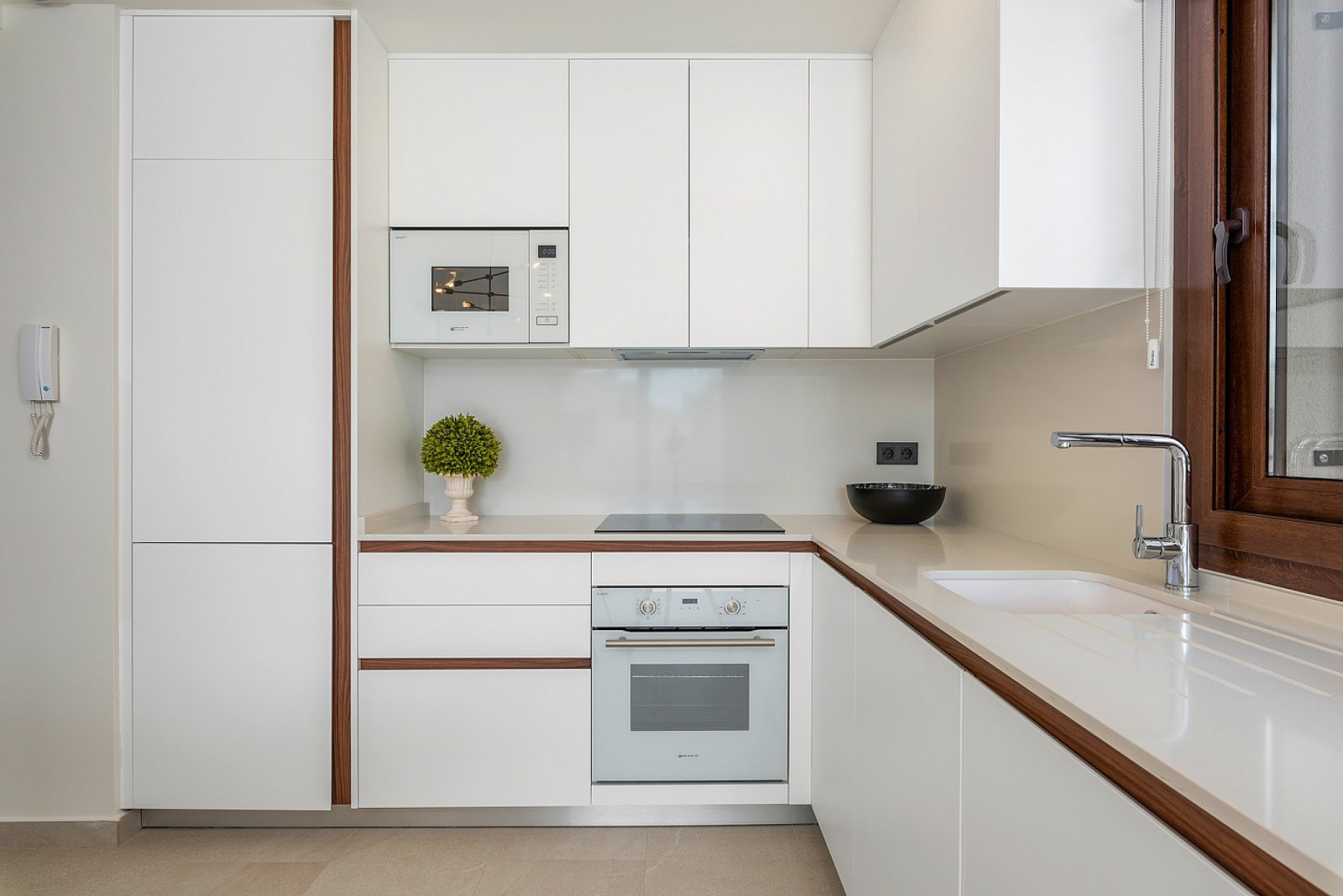 <p>Apartments - solarium provided with 3 Bedrooms and 2 Bathrooms, communal swimming pool and optional underground parking & storage room. </p>