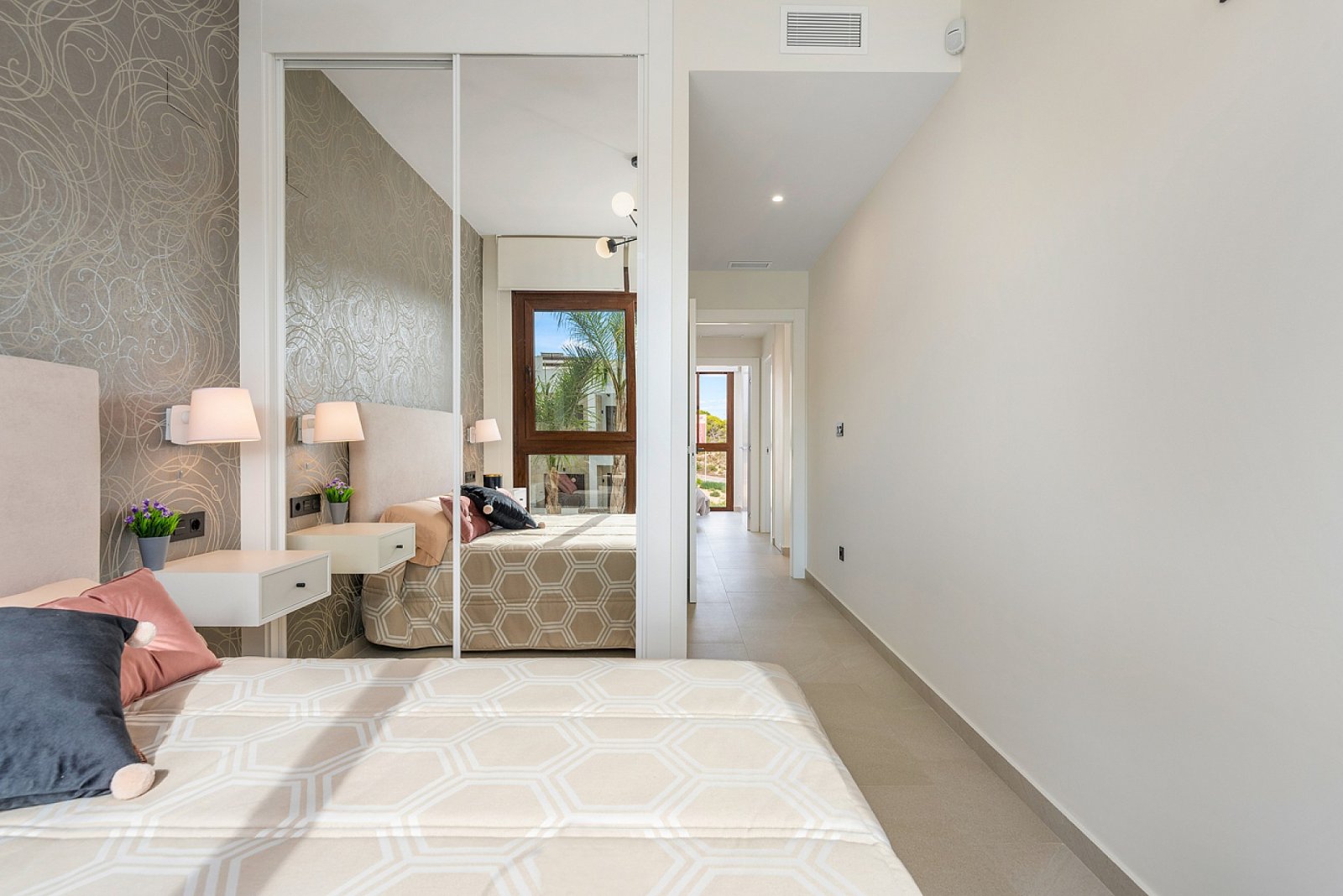<p>Apartments - solarium provided with 3 Bedrooms and 2 Bathrooms, communal swimming pool and optional underground parking & storage room. </p>