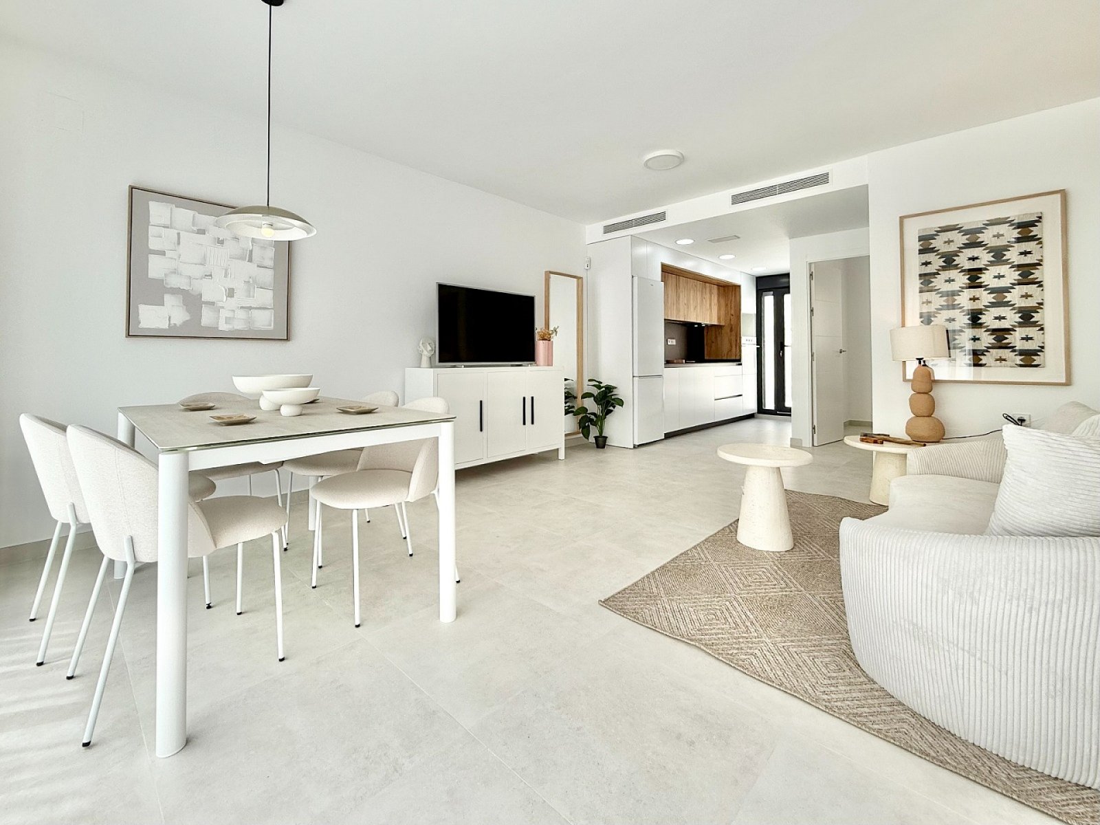 <p>Terraced villa provided with 3 Bedrooms and 2 Bathrooms, communal swimming pool and parking space on own plot. </p>