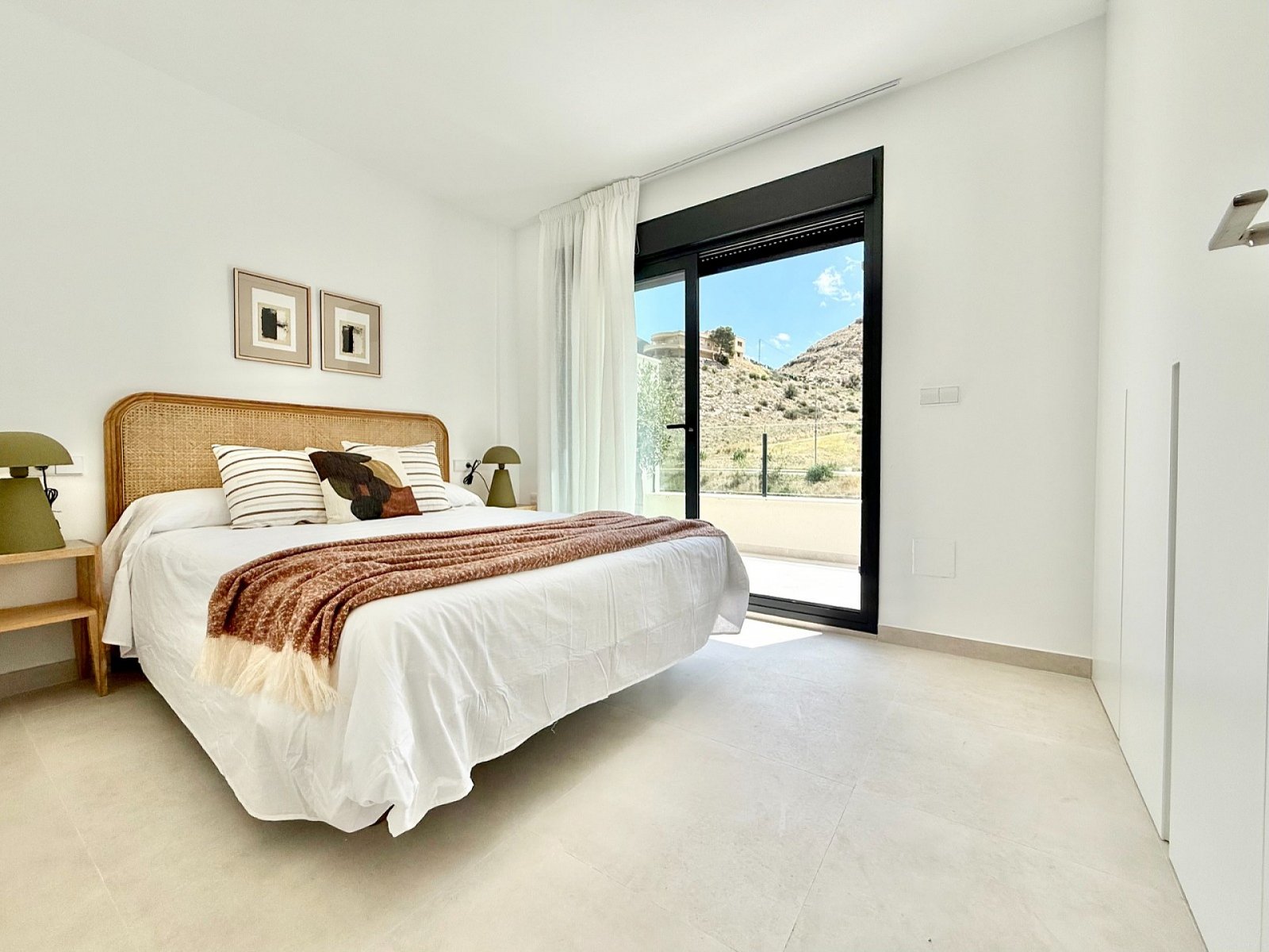 <p>Terraced villa provided with 3 Bedrooms and 2 Bathrooms, communal swimming pool and parking space on own plot. </p>
