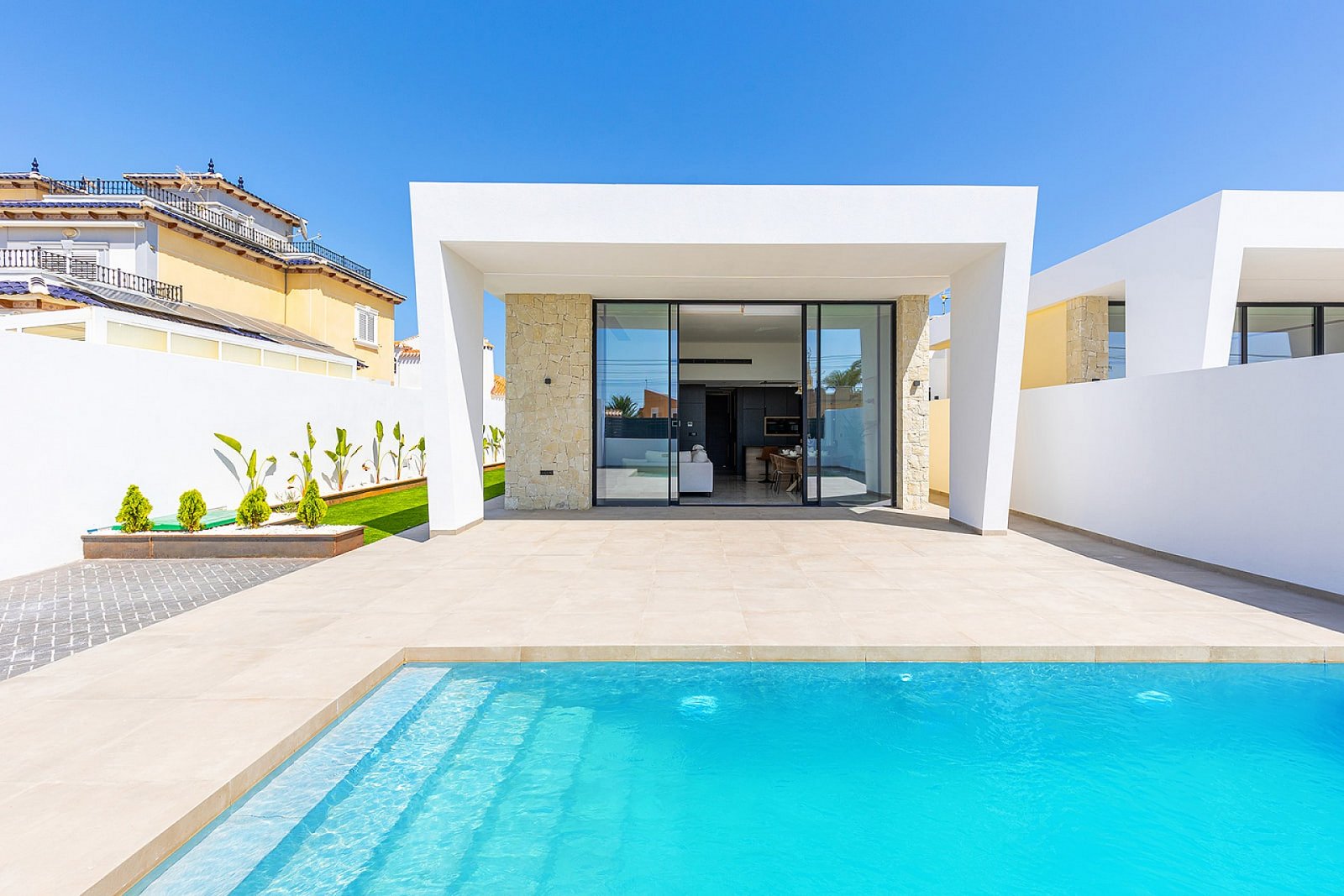 <p>Villa provided with 3 Bedrooms and 2 Bathrooms, private swimming pool and parking space on own plot. </p><p>Single storey villas with private po...
