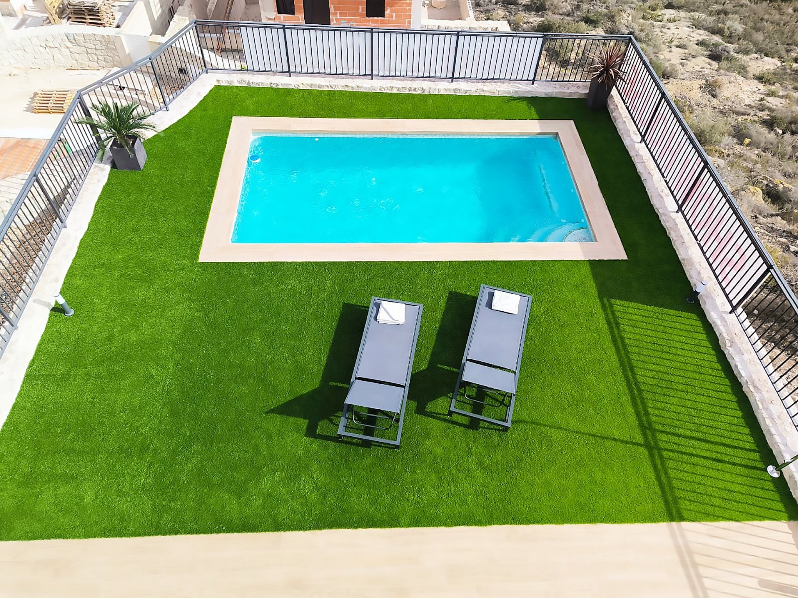 <p>Villa with basement provided with 3 Bedrooms and 2 Bathrooms, private swimming pool and parking space on own plot. </p>