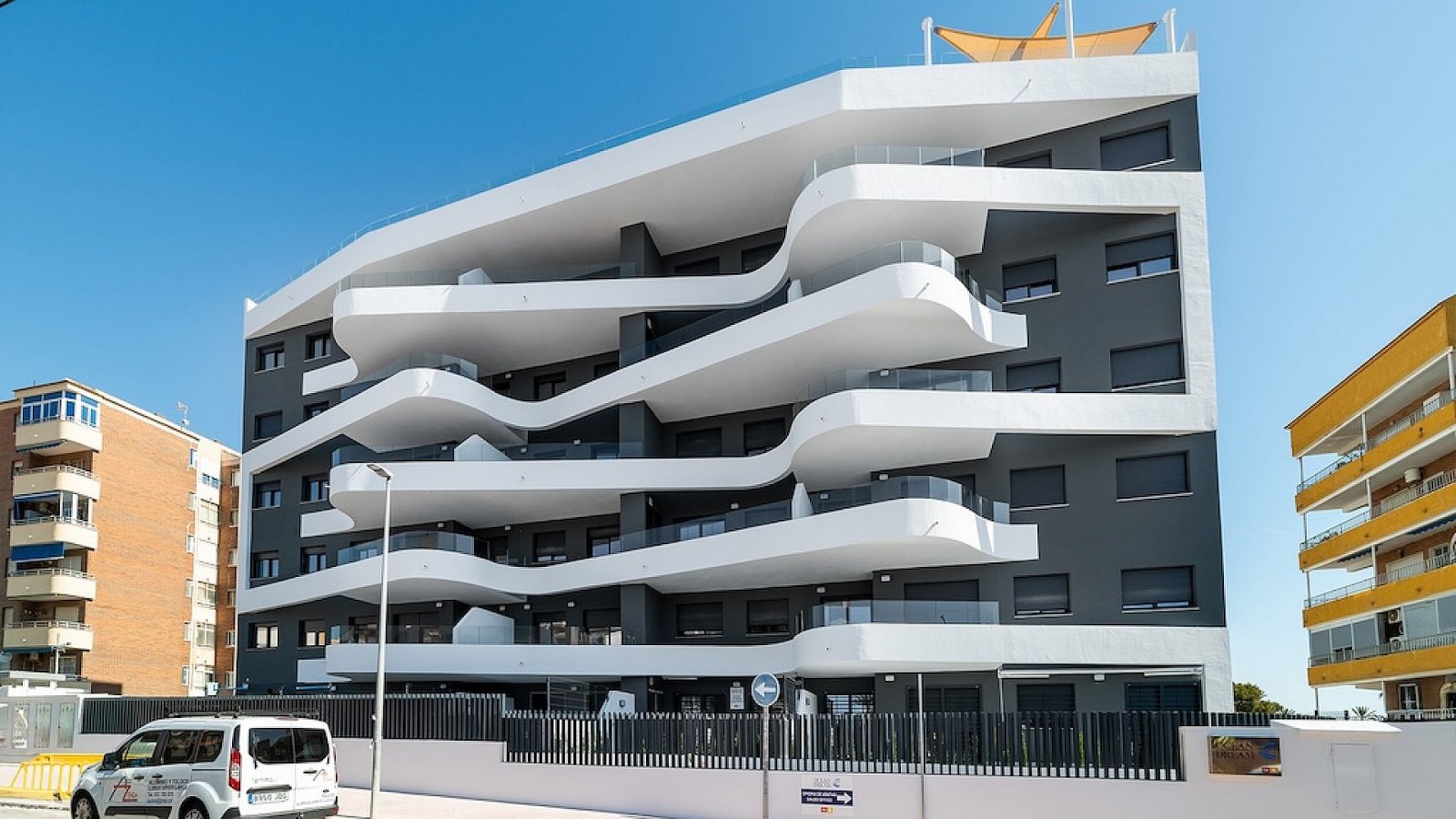 <p>Apartment with garden provided with 3 Bedrooms and 2 Bathrooms, infinity swimming pool and optional underground parking & storage room. </p><p>O...