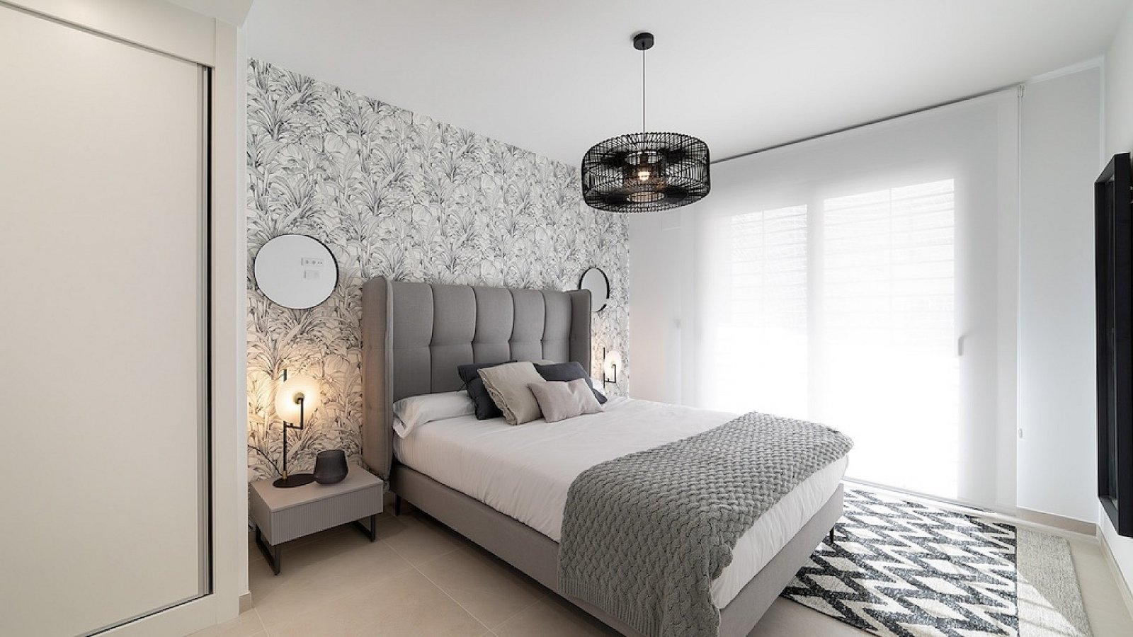 <p>Apartment with garden provided with 3 Bedrooms and 2 Bathrooms, infinity swimming pool and optional underground parking & storage room. </p><p>O...