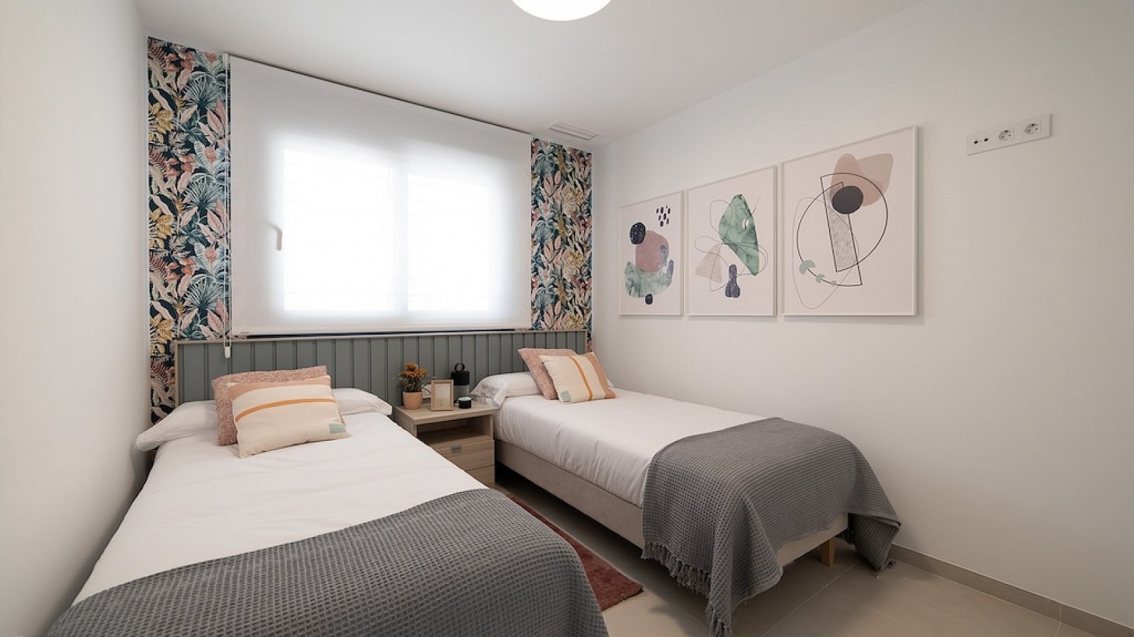 <p>Apartment with garden provided with 3 Bedrooms and 2 Bathrooms, infinity swimming pool and optional underground parking & storage room. </p><p>O...