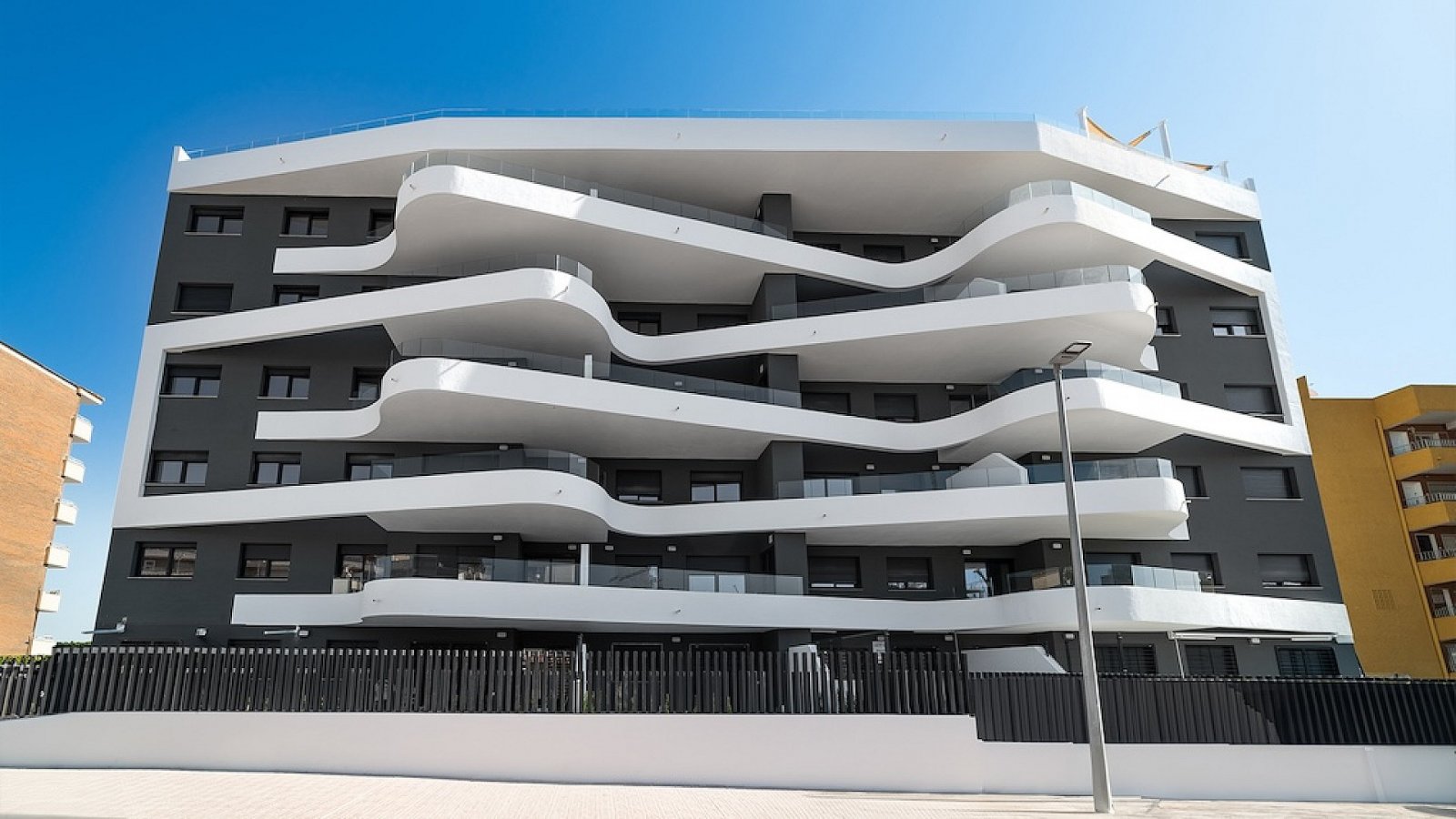 <p>Apartment with garden provided with 3 Bedrooms and 2 Bathrooms, infinity swimming pool and optional underground parking & storage room. </p><p>O...