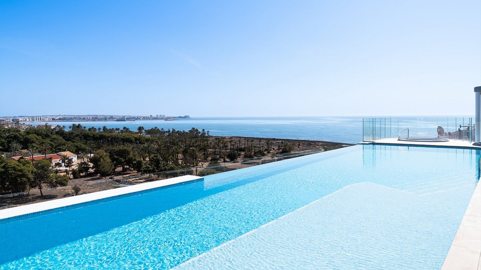 <p>Apartment with garden provided with 3 Bedrooms and 2 Bathrooms, infinity swimming pool and optional underground parking & storage room. </p><p>O...
