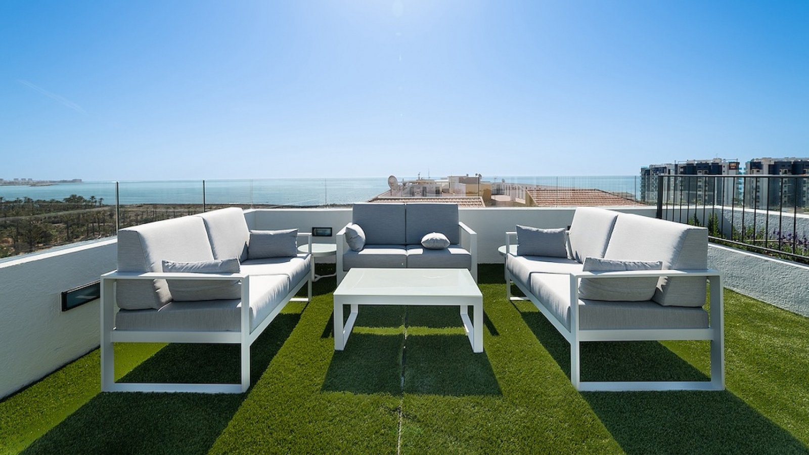 <p>Apartment with garden provided with 3 Bedrooms and 2 Bathrooms, infinity swimming pool and optional underground parking & storage room. </p><p>O...