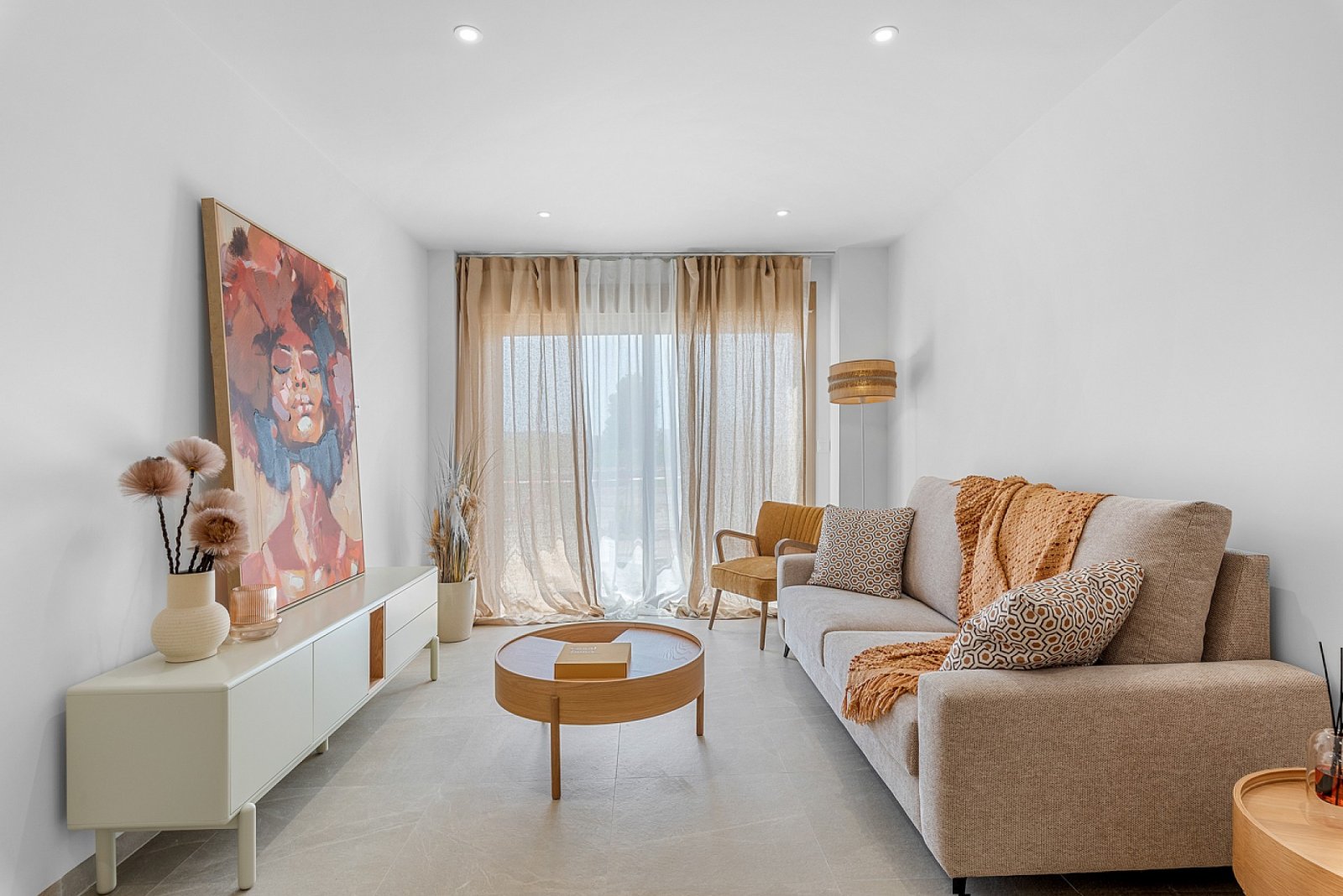 <p>Apartment with terrace provided with 3 Bedrooms and 2 Bathrooms, communal swimming pool and underground parking space with storage room. </p><p>...