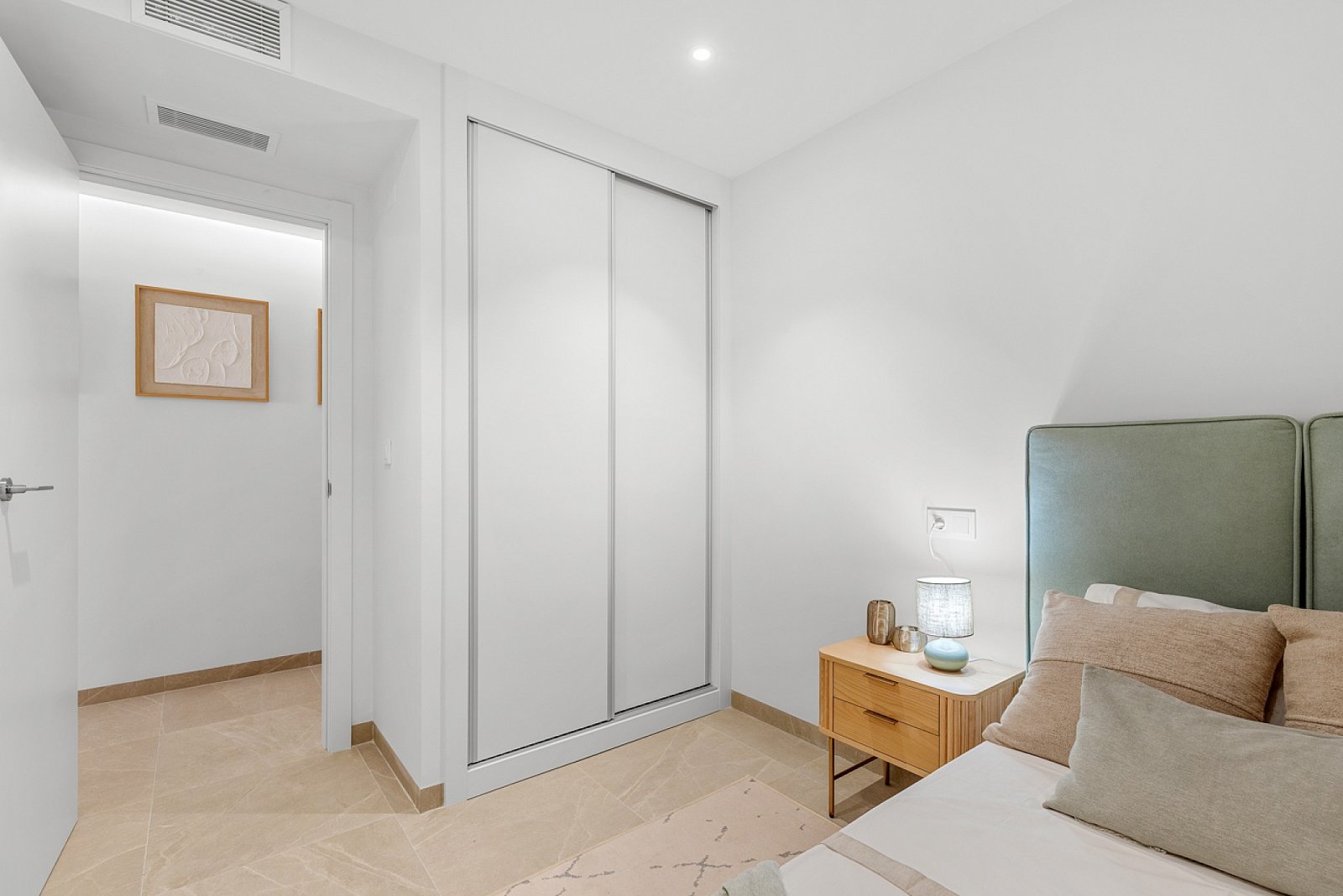 <p>Apartment with terrace provided with 3 Bedrooms and 2 Bathrooms, communal swimming pool and underground parking space with storage room. </p><p>...