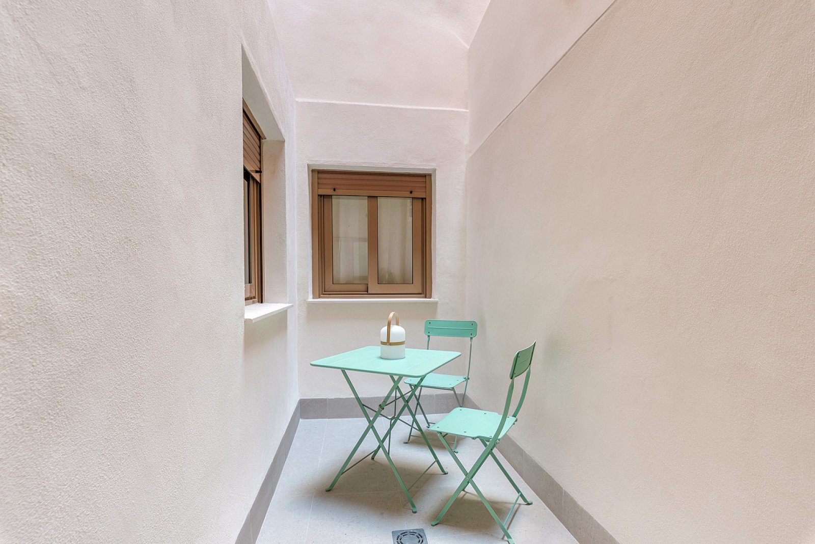 <p>Apartment with terrace provided with 3 Bedrooms and 2 Bathrooms, communal swimming pool and underground parking space with storage room. </p><p>...