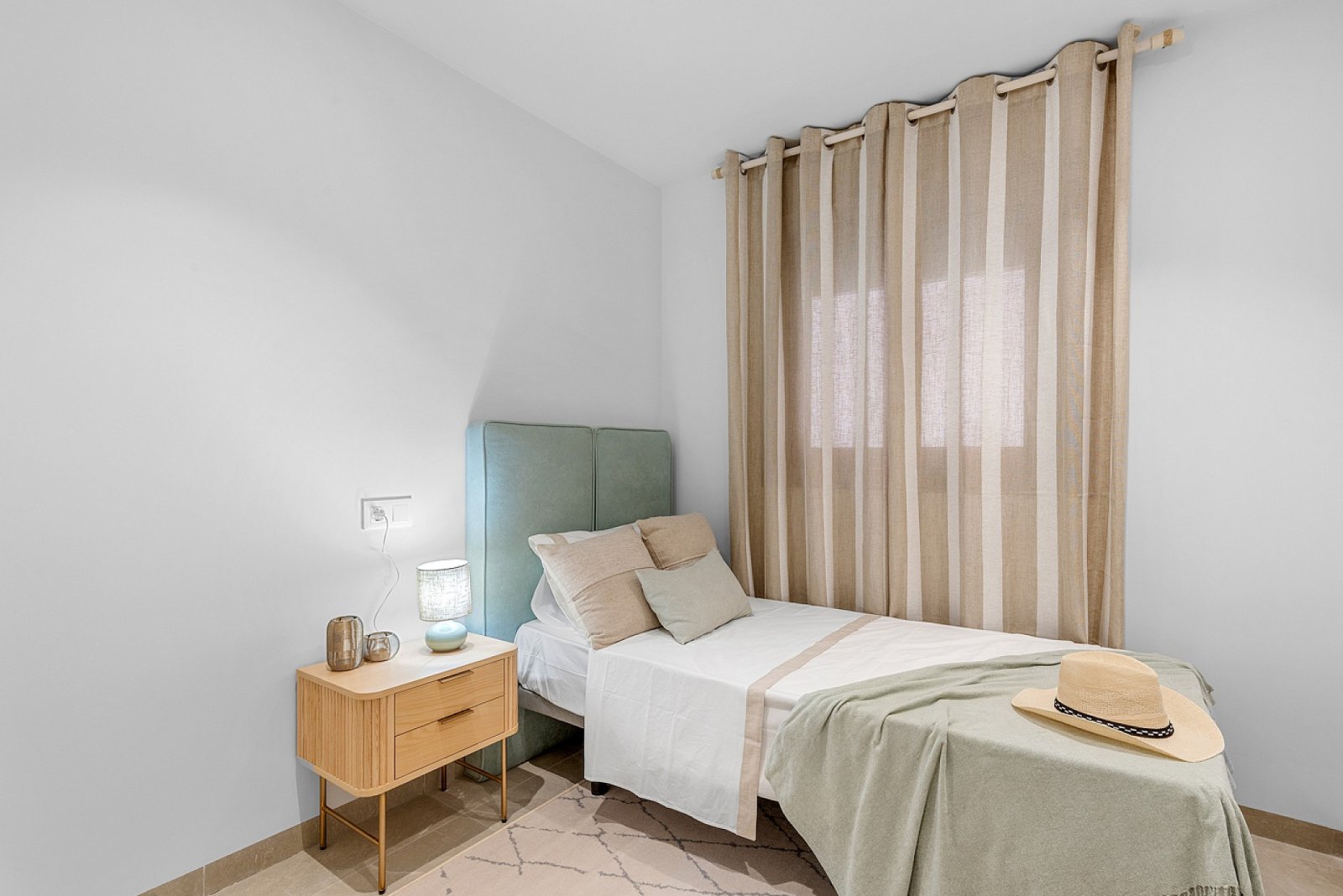 <p>Apartment with terrace provided with 3 Bedrooms and 2 Bathrooms, communal swimming pool and underground parking space with storage room. </p><p>...