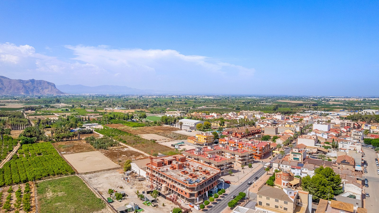 <p>Apartment with terrace provided with 3 Bedrooms and 2 Bathrooms, communal swimming pool and underground parking space with storage room. </p><p>...