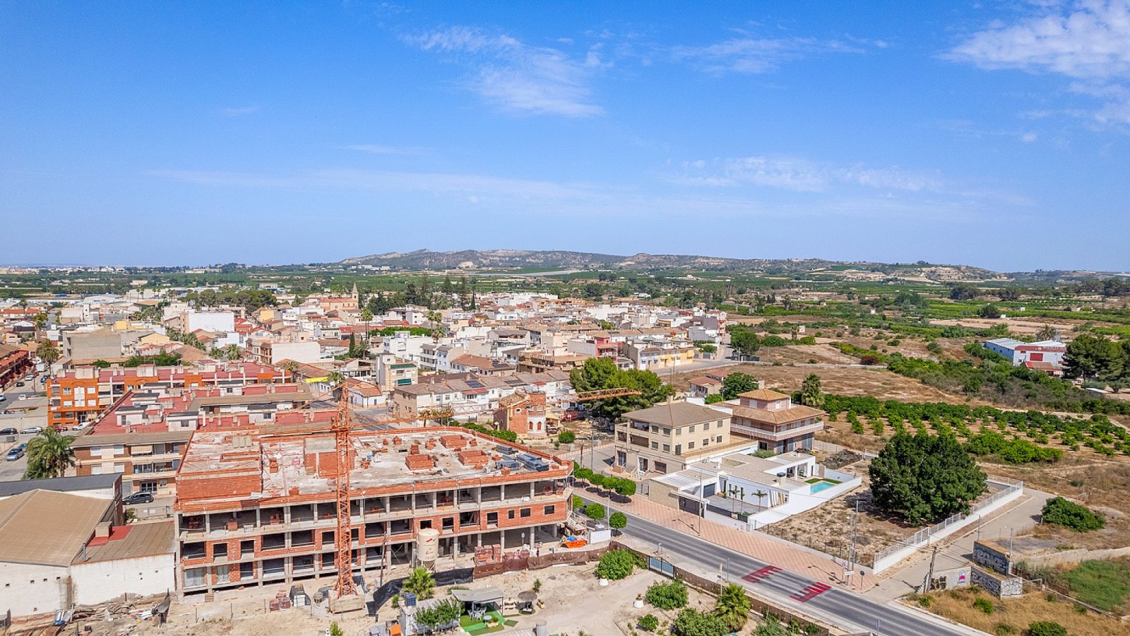 <p>Apartment with terrace provided with 3 Bedrooms and 2 Bathrooms, communal swimming pool and underground parking space with storage room. </p><p>...