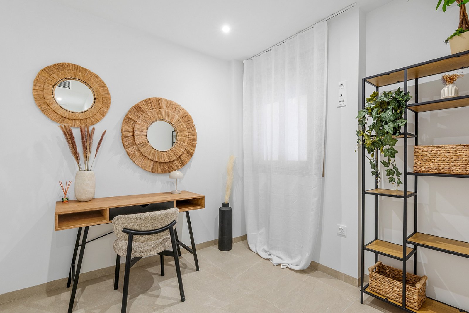 <p>Apartment with terrace provided with 3 Bedrooms and 2 Bathrooms, communal swimming pool and underground parking space with storage room. </p><p>...