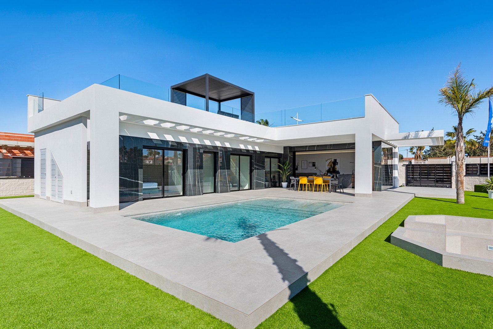 <p>Villa provided with 3 Bedrooms and 2 Bathrooms, private swimming pool and parking space on own plot. </p><p>This project of 40 villas offers the...