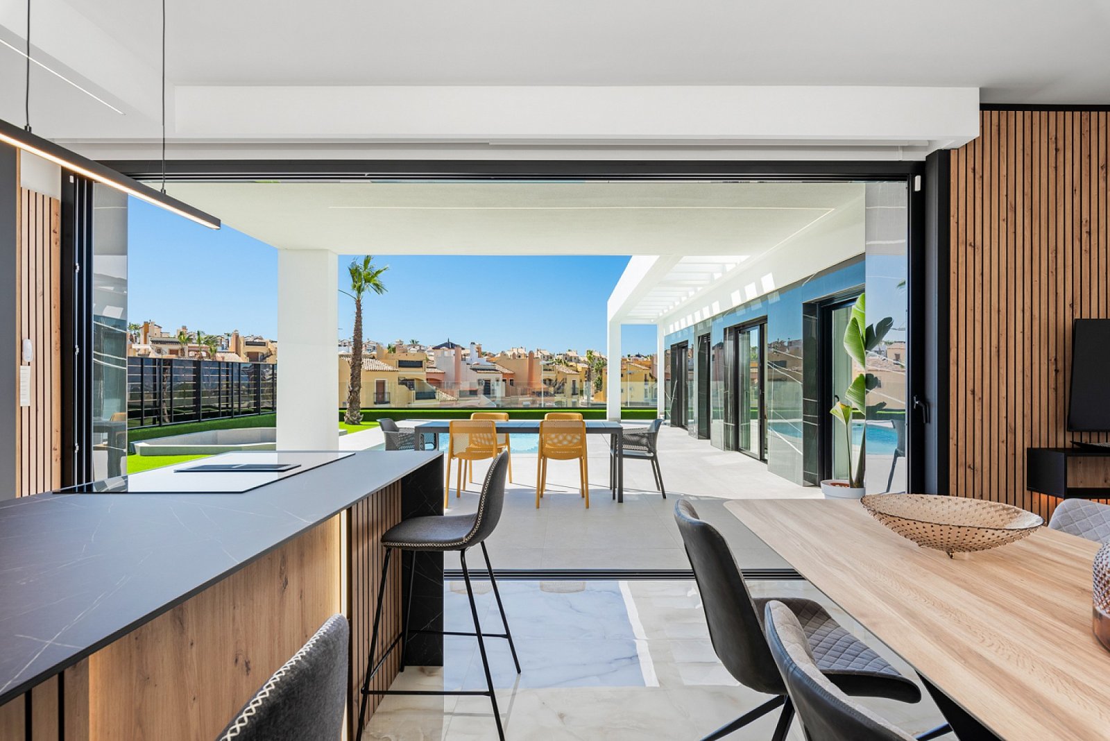 <p>Villa provided with 3 Bedrooms and 2 Bathrooms, private swimming pool and parking space on own plot. </p><p>This project of 40 villas offers the...