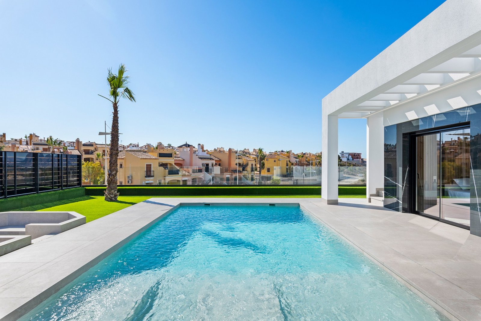 <p>Villa provided with 3 Bedrooms and 2 Bathrooms, private swimming pool and parking space on own plot. </p><p>This project of 40 villas offers the...