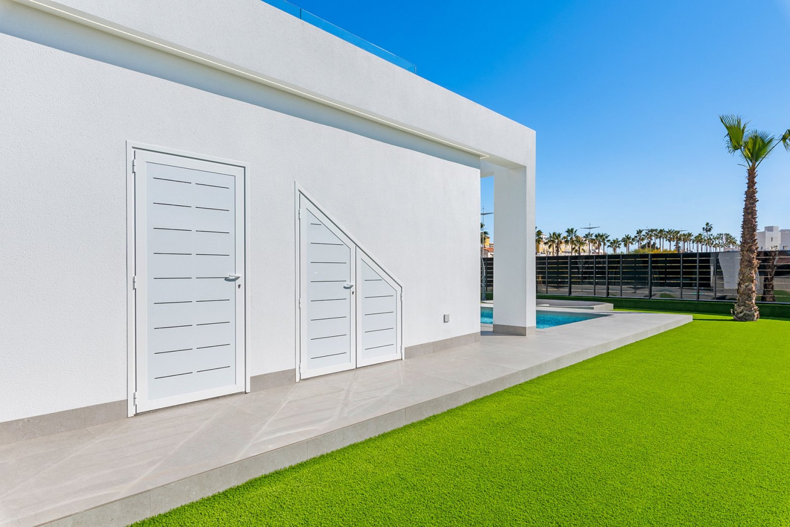 <p>Villa provided with 3 Bedrooms and 2 Bathrooms, private swimming pool and parking space on own plot. </p><p>This project of 40 villas offers the...