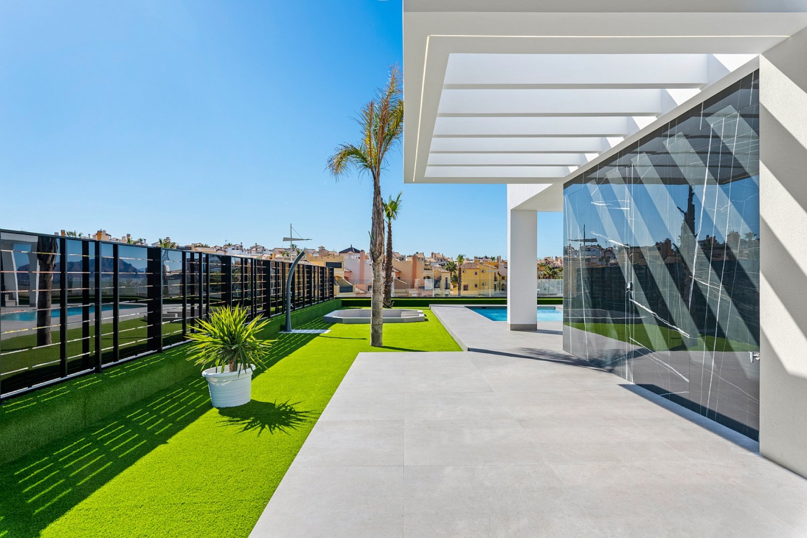 <p>Villa provided with 3 Bedrooms and 2 Bathrooms, private swimming pool and parking space on own plot. </p><p>This project of 40 villas offers the...