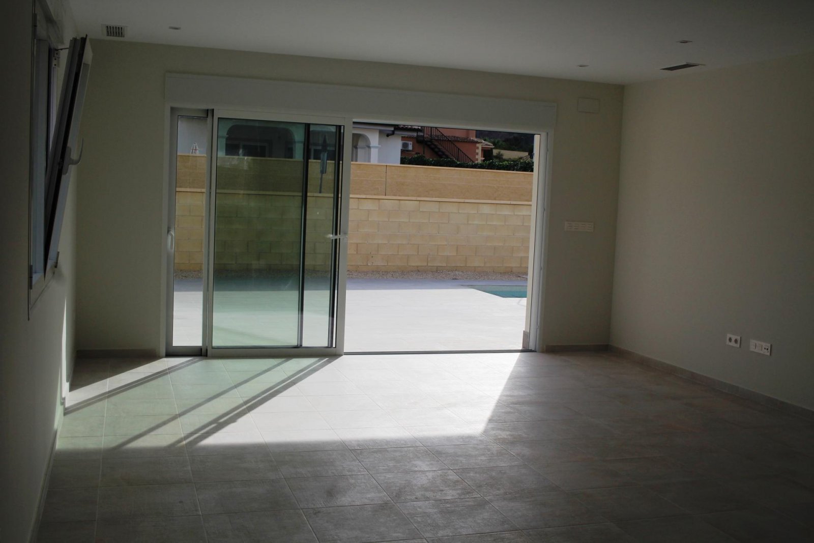 <p>Villa provided with 3 Bedrooms and 2 Bathrooms, private swimming pool and parking space on own plot. </p><p>We are delighted to present you this...