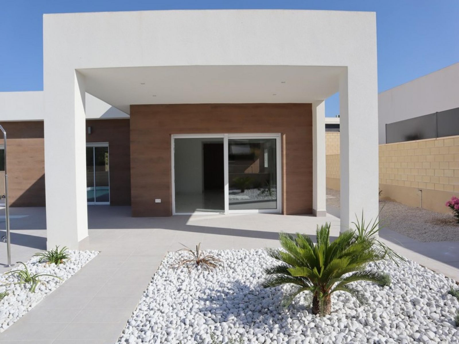 <p>Villa provided with 3 Bedrooms and 2 Bathrooms, private swimming pool and parking space on own plot. </p><p>We are delighted to present you this...