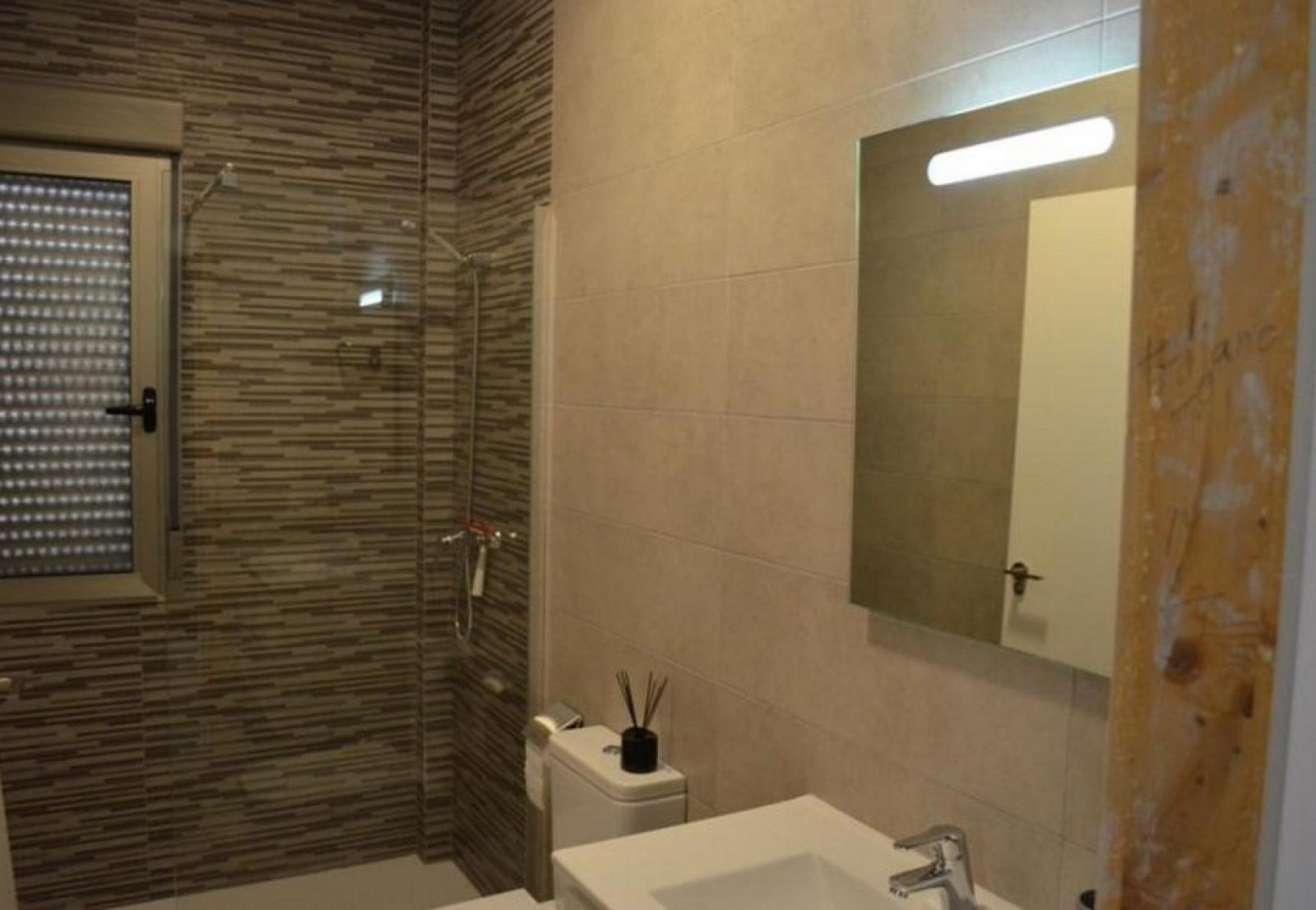 <p>Villa provided with 3 Bedrooms and 2 Bathrooms, private swimming pool and parking space on own plot. </p><p>Modern New Build Villa in various co...