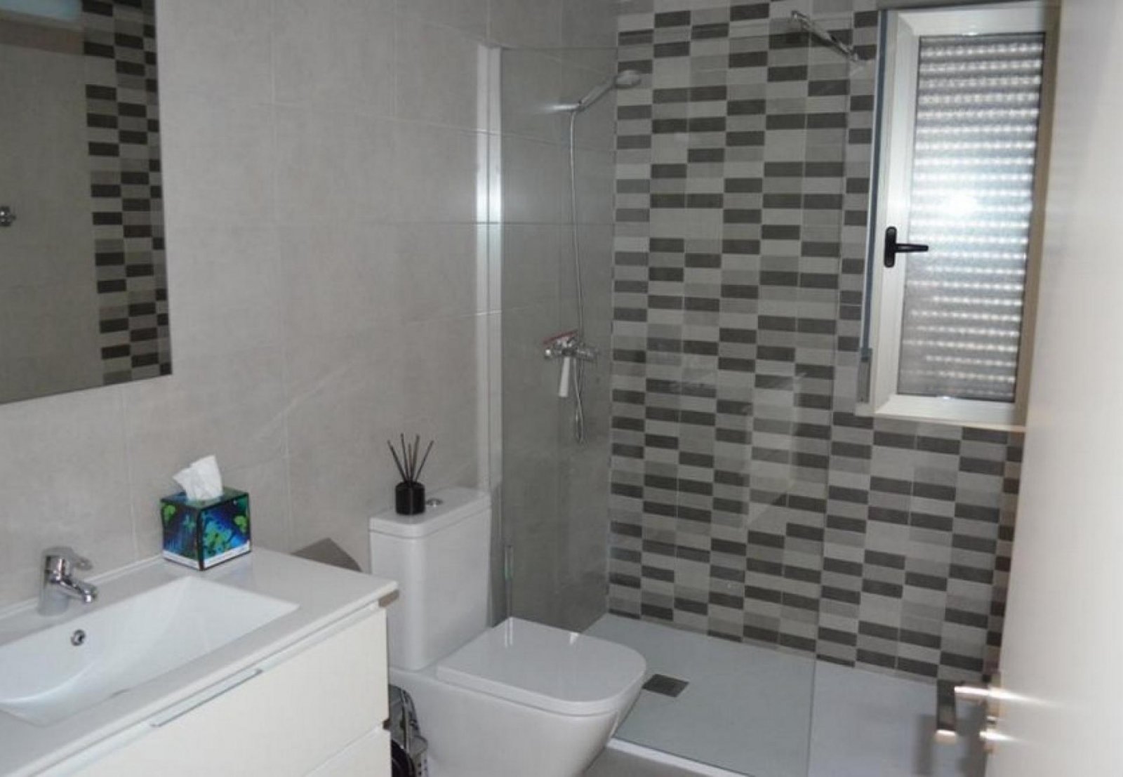 <p>Villa provided with 3 Bedrooms and 2 Bathrooms, private swimming pool and parking space on own plot. </p><p>Modern New Build Villa in various co...